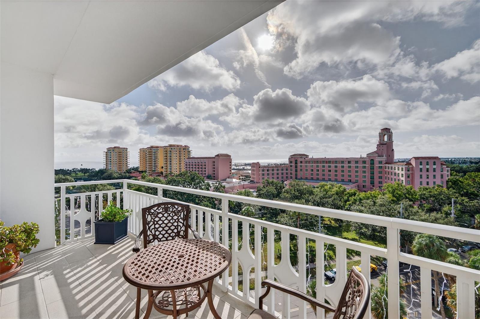 9th floor social room balcony