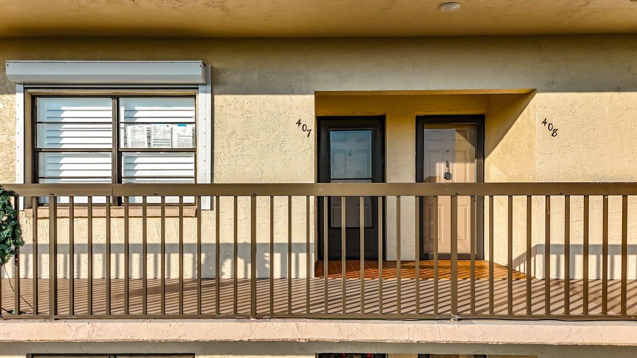 Alcove for front door