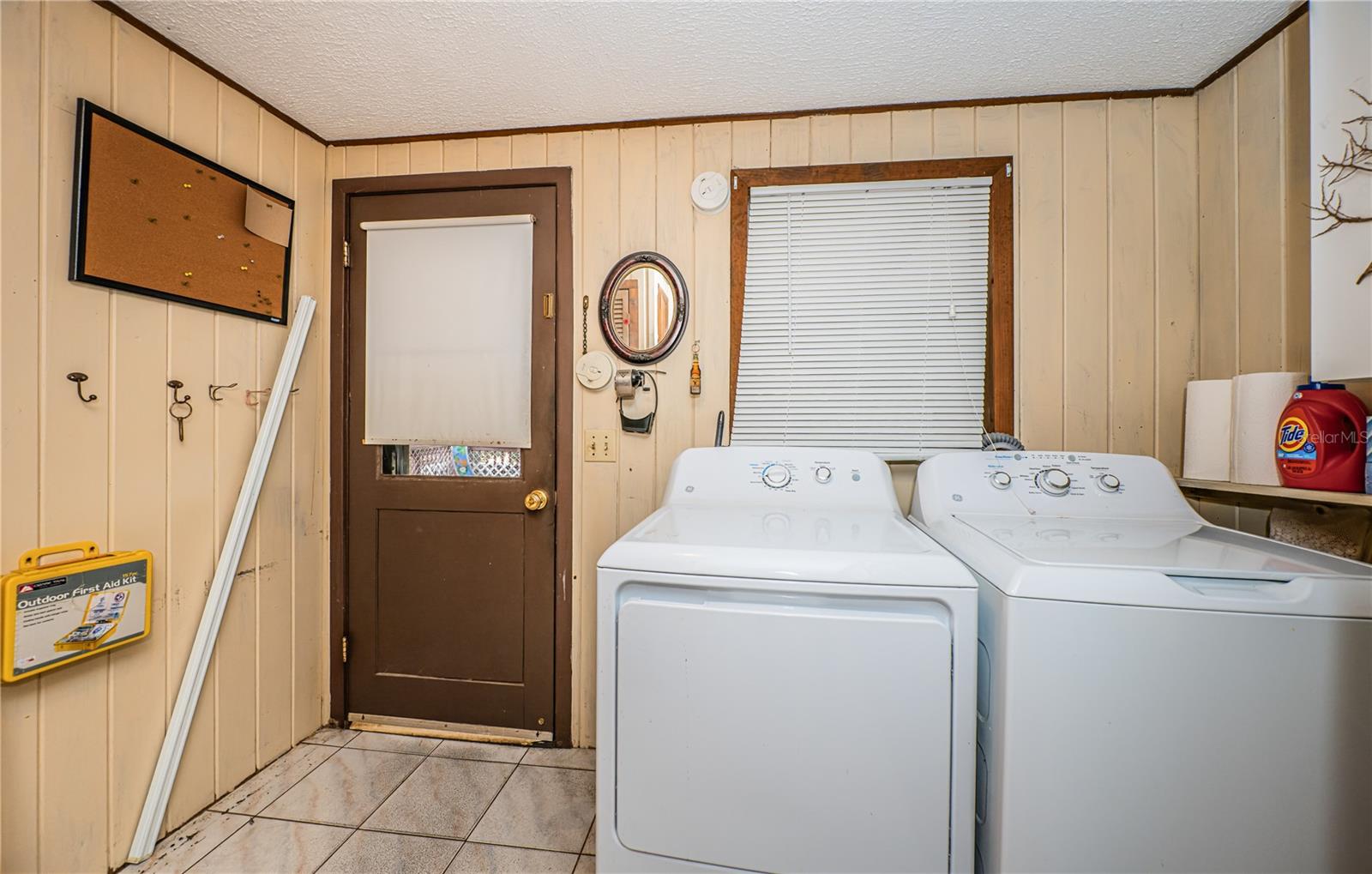 Upper level laundry room