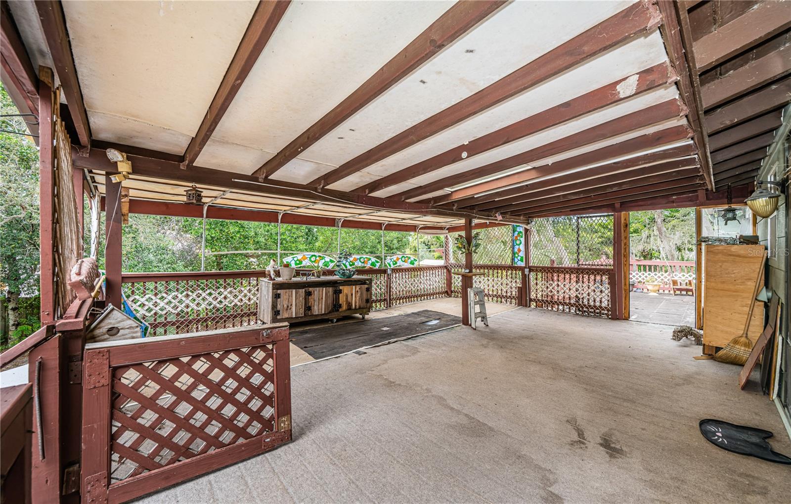 Back of house /upper level deck