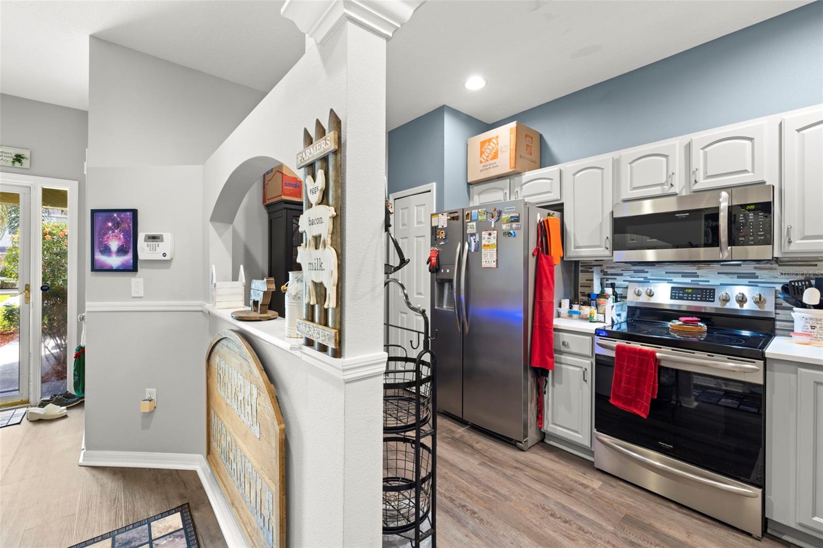 Kitchen area adjacent to main entry