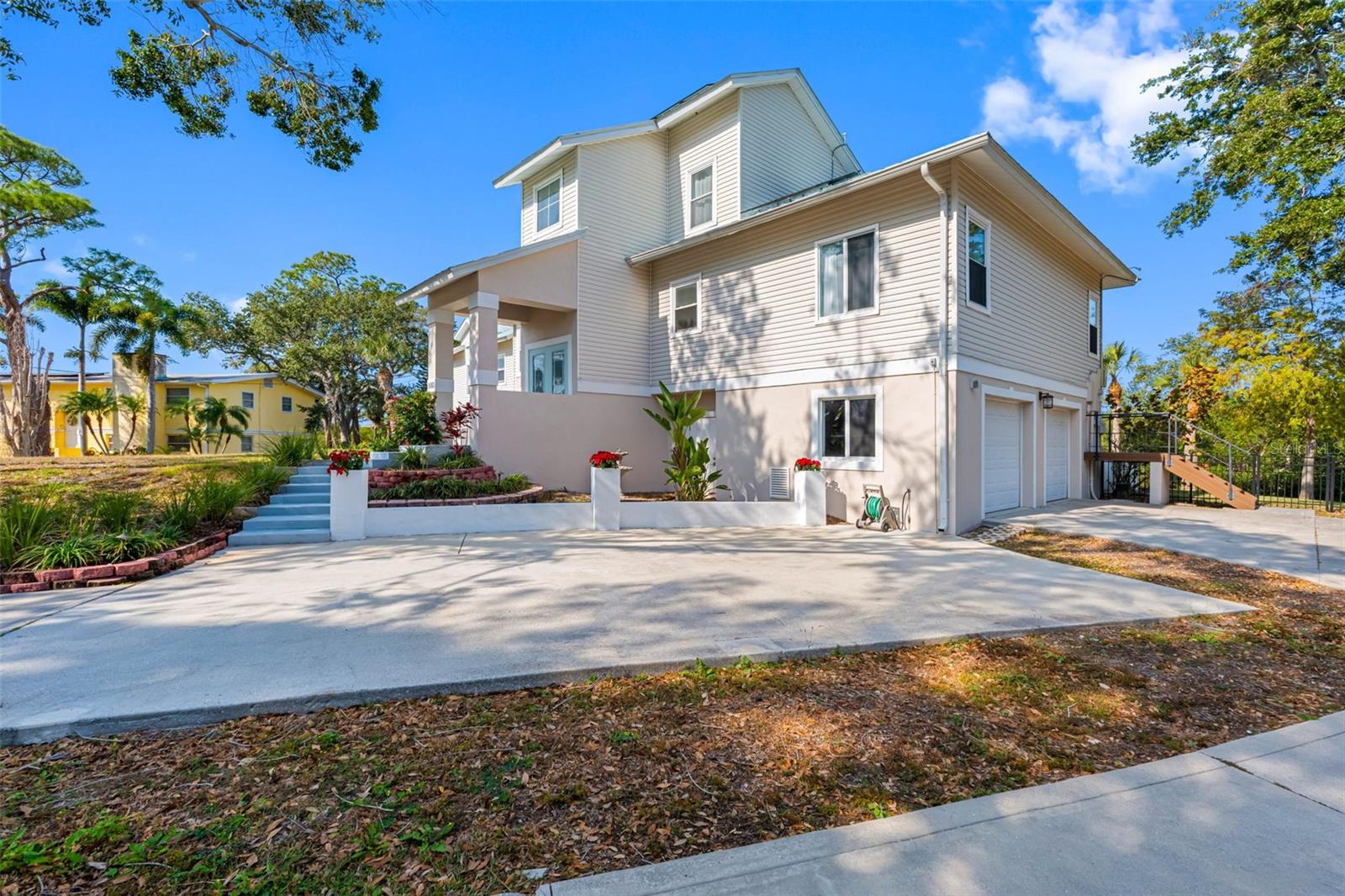 Front with oversize parking pad