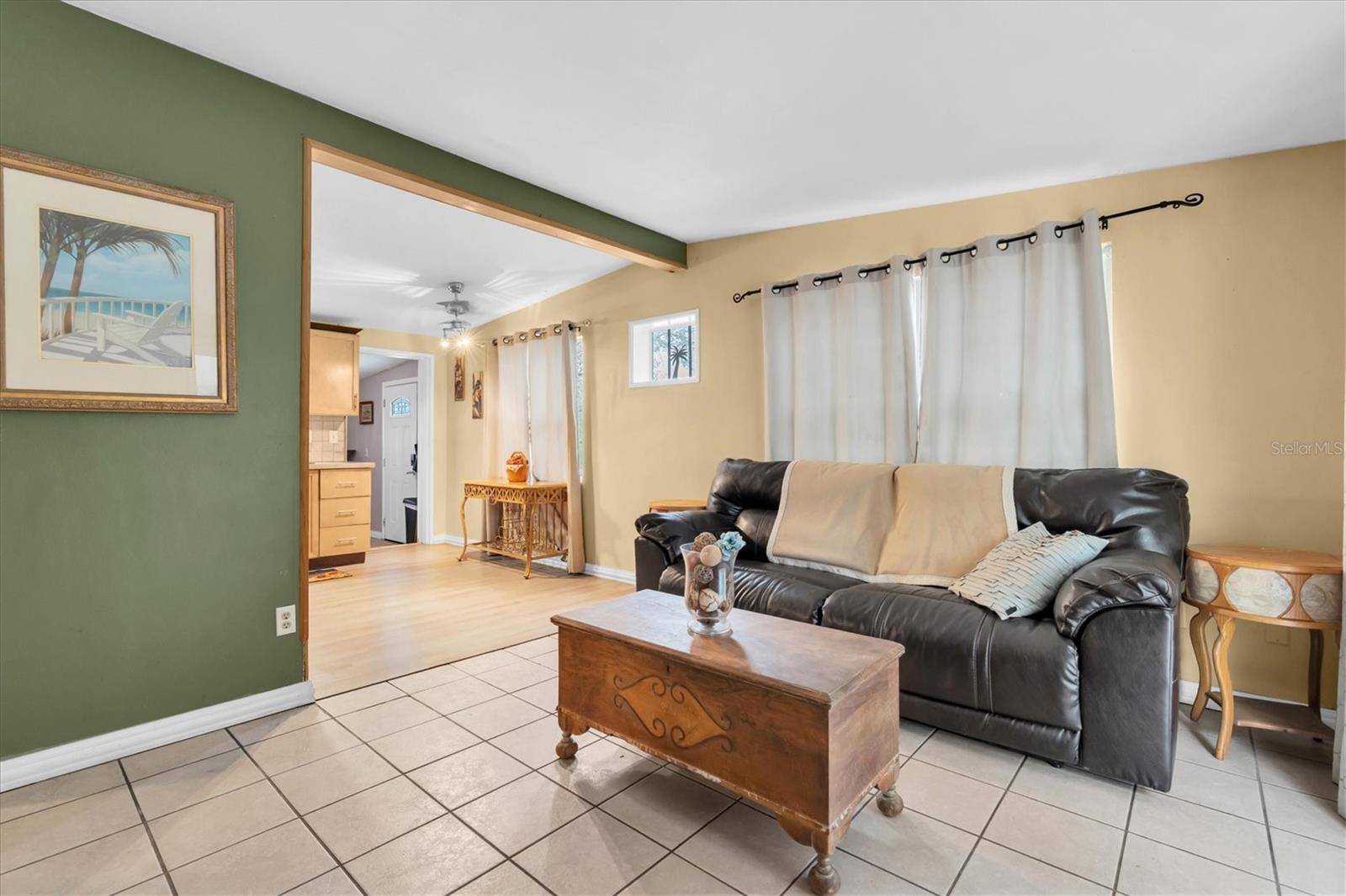 Livingroom & kitchen to the left.