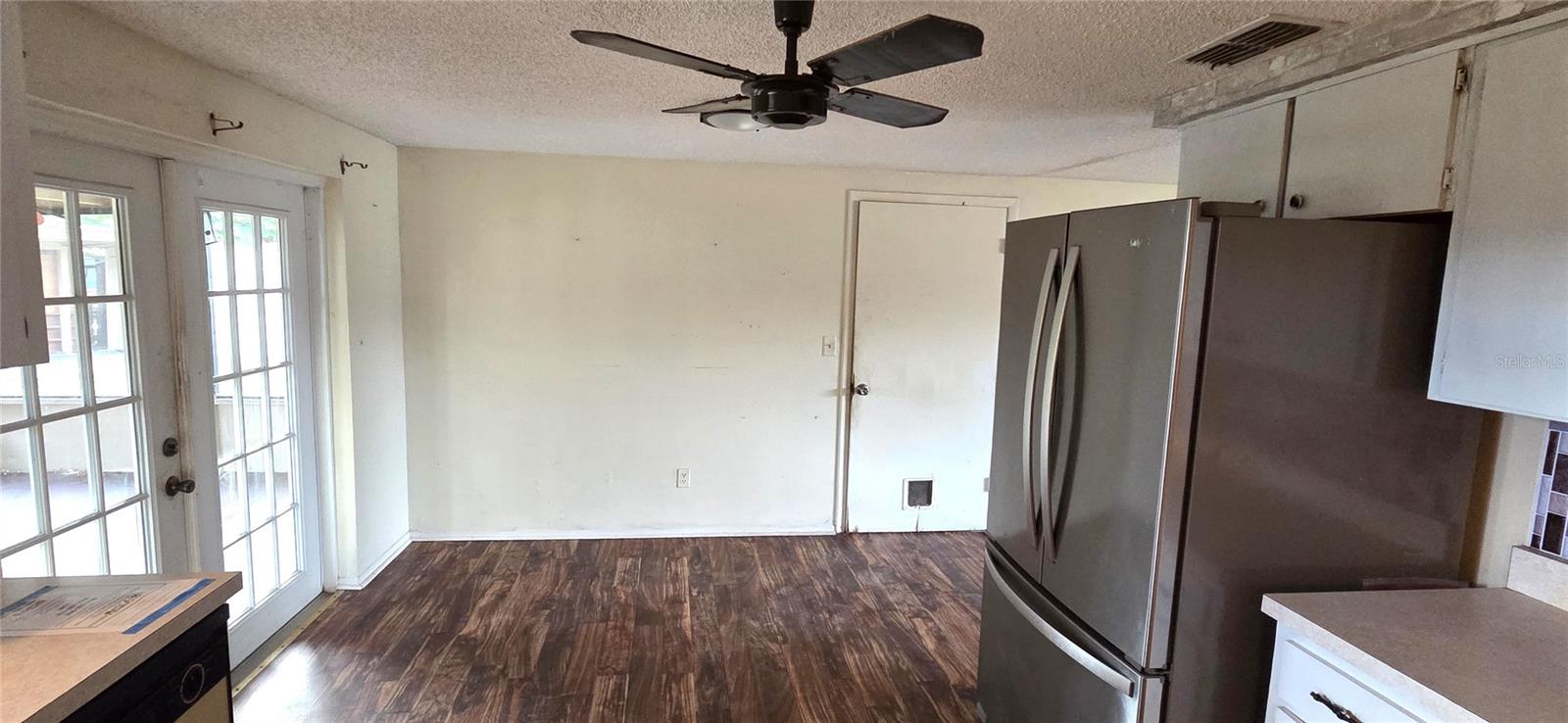 Kitchen and Eat-in Area of Kitchen