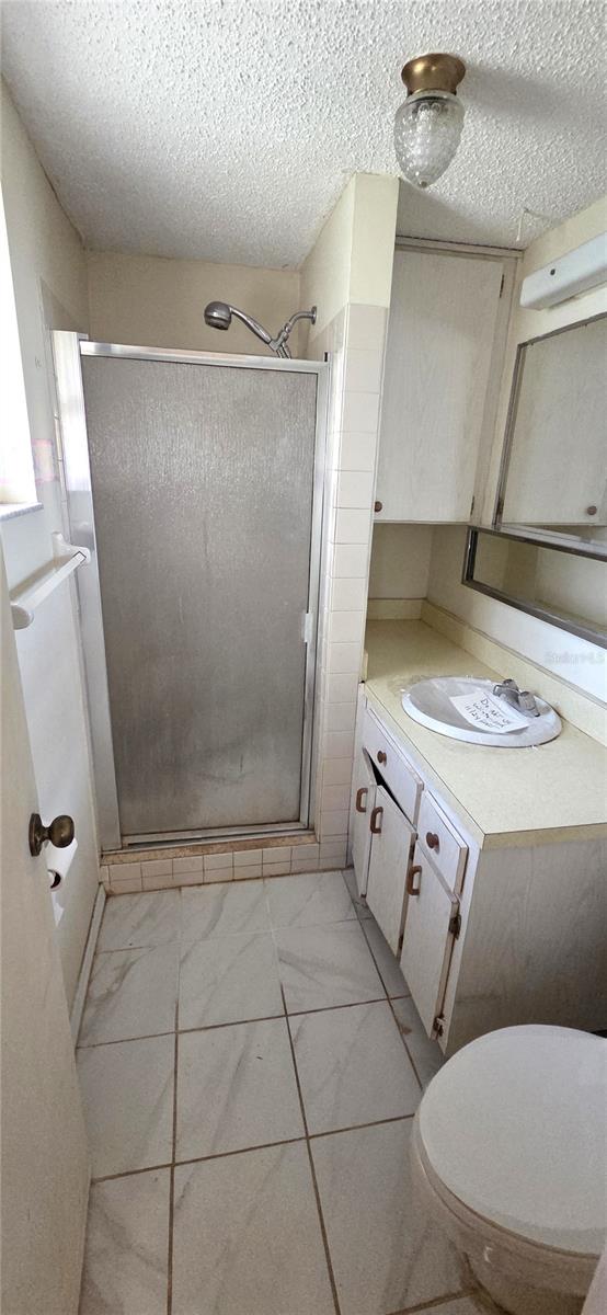 Primary En-Suite Bathroom