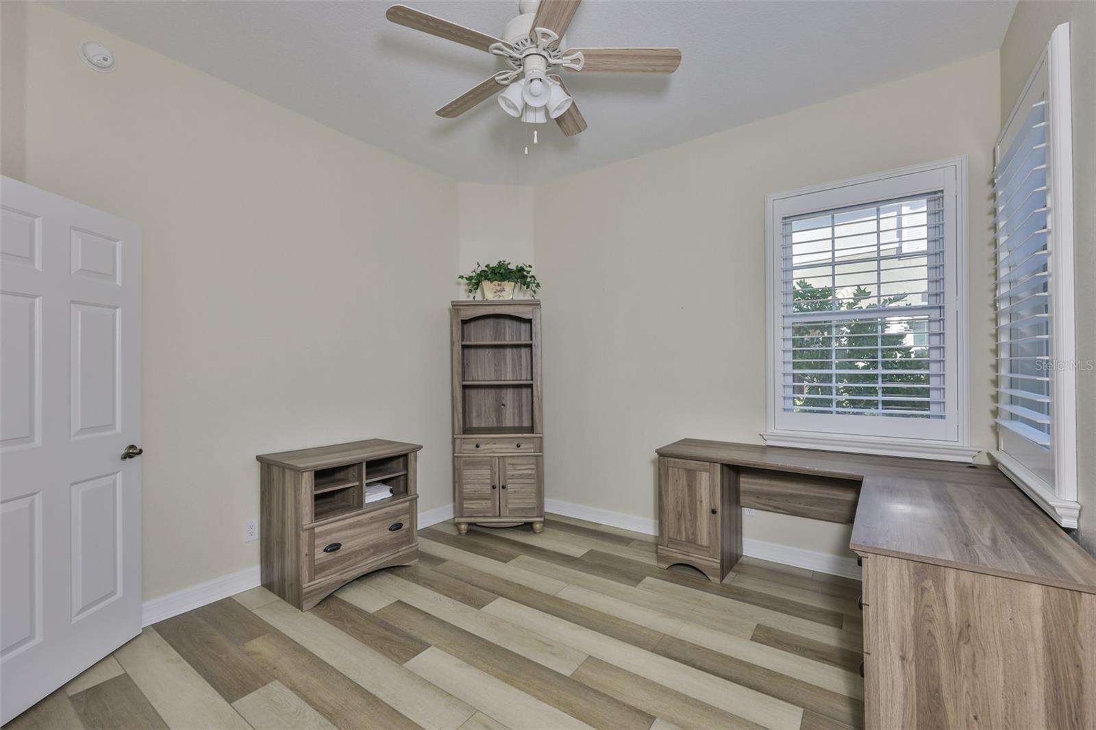 A good size room which is perfect as an office, bedroom, craft room or any other activity you wish to have space and lots of natural light.