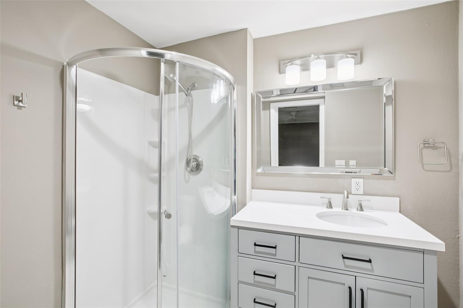 Insuite Bath 2nd Bedroom