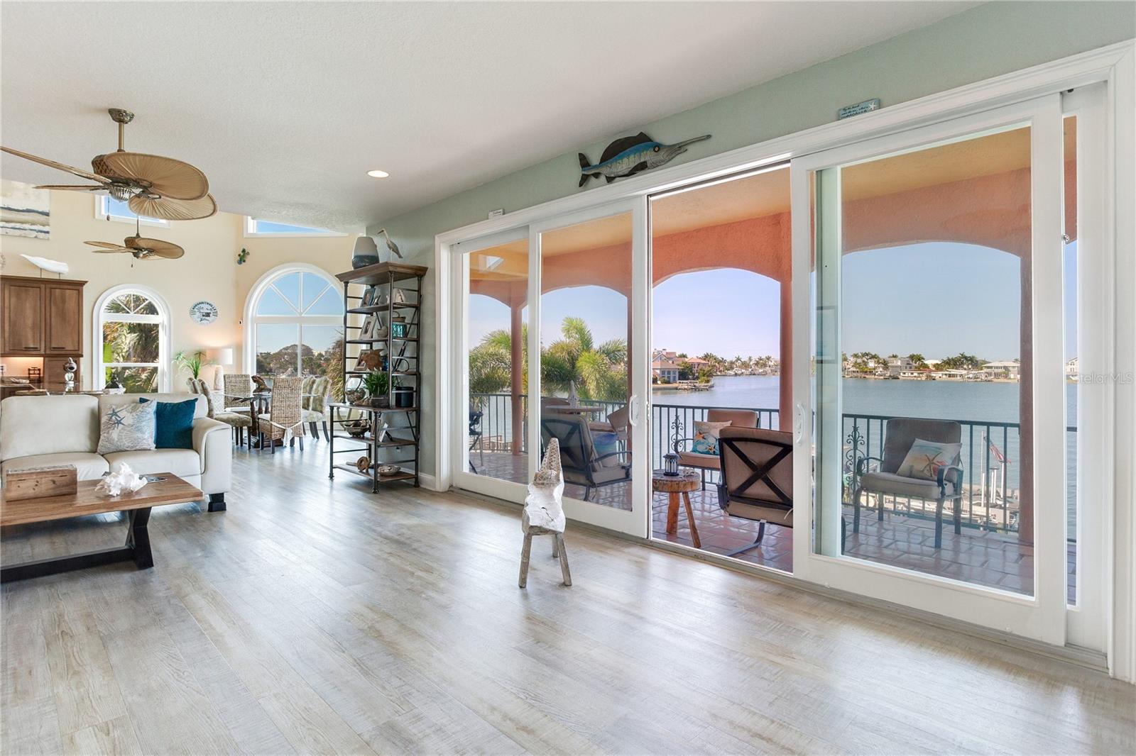 TOP FLOOR LIVING AREA 1