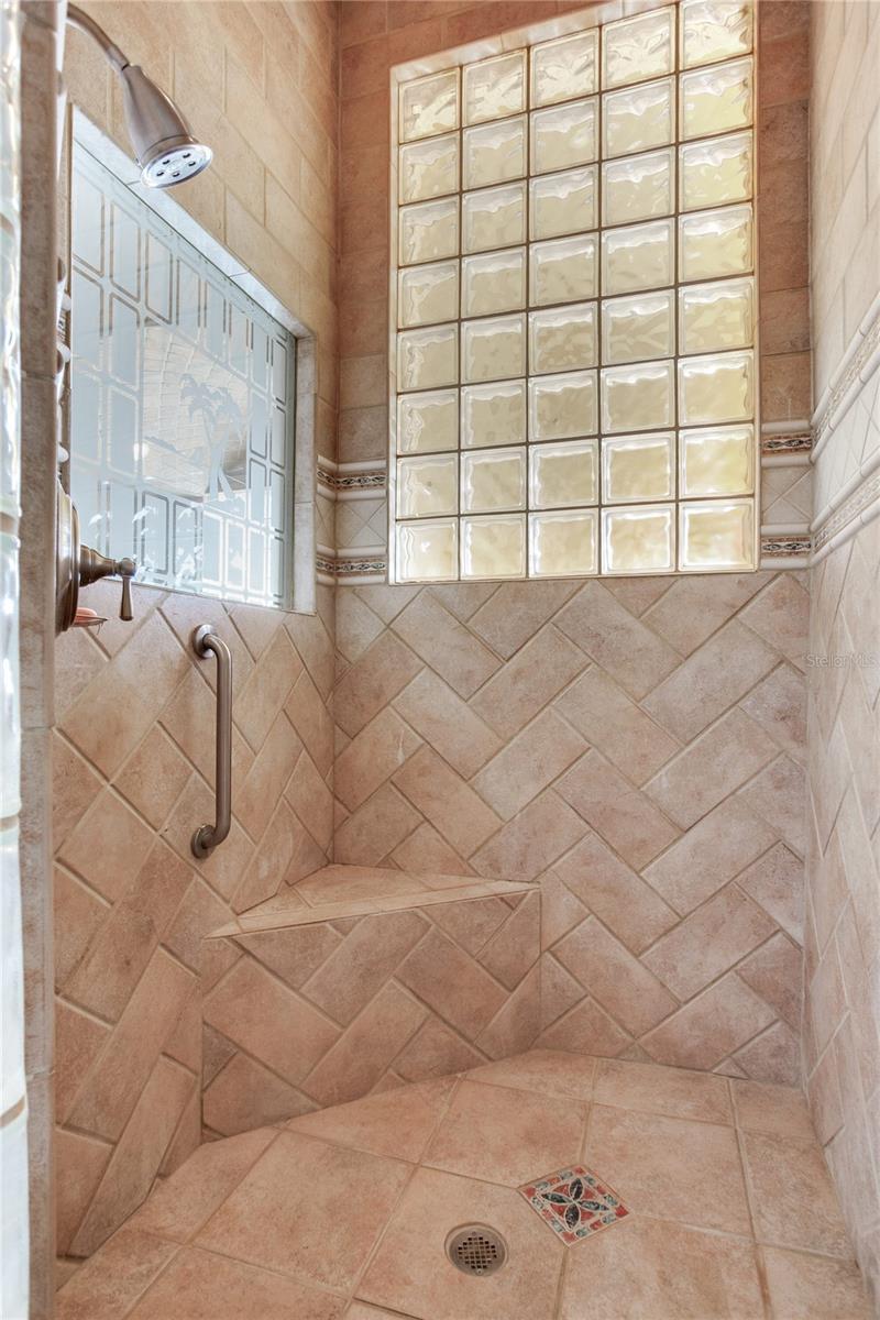 TOP FLOOR PRIMARY BATH