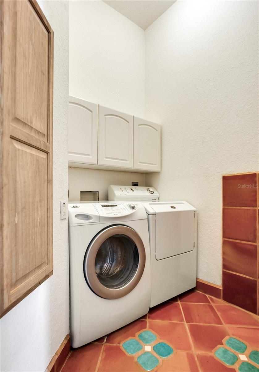 TOP FLOOR LAUNDRY