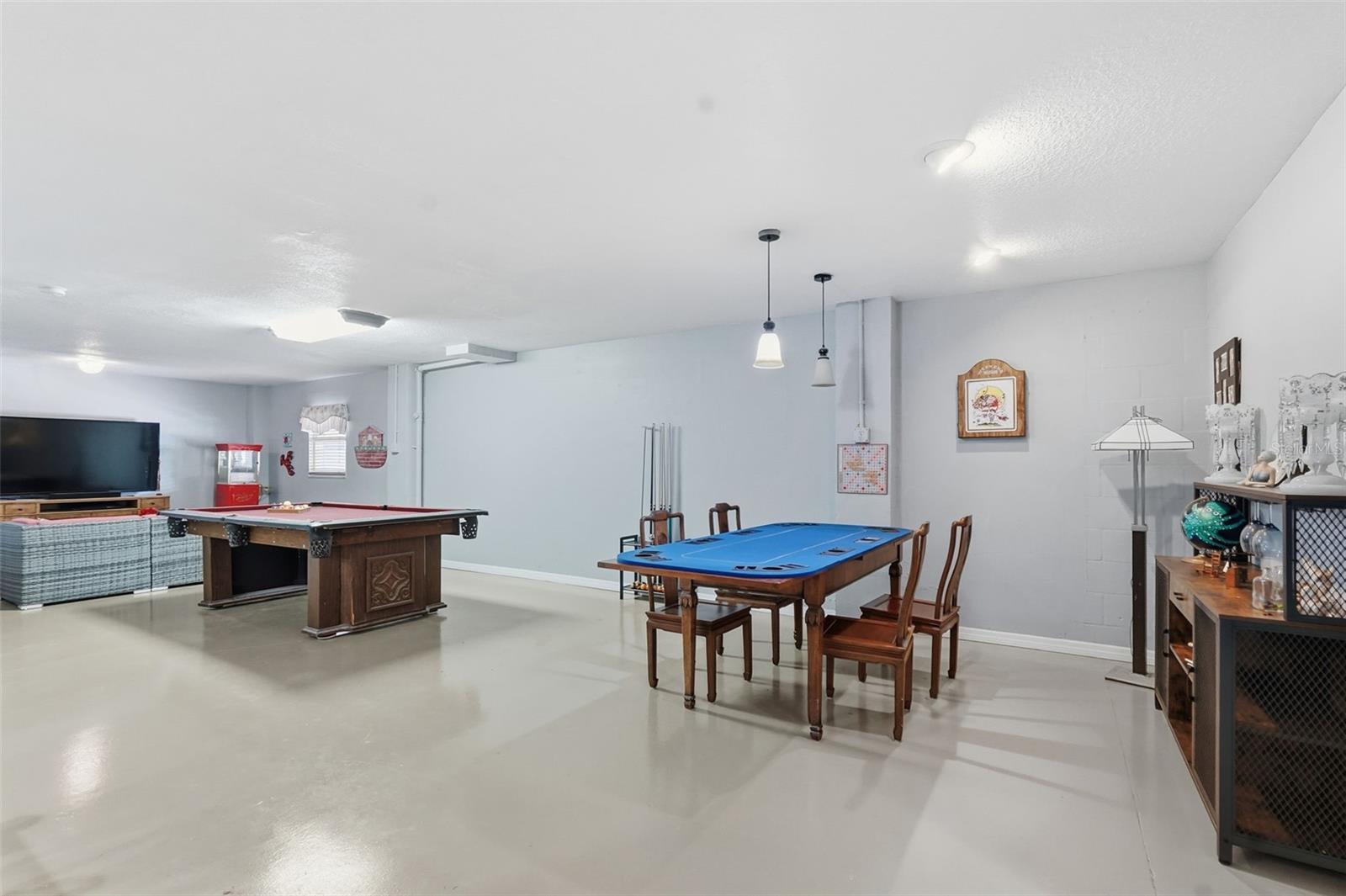 Very large 1st floor, many options.