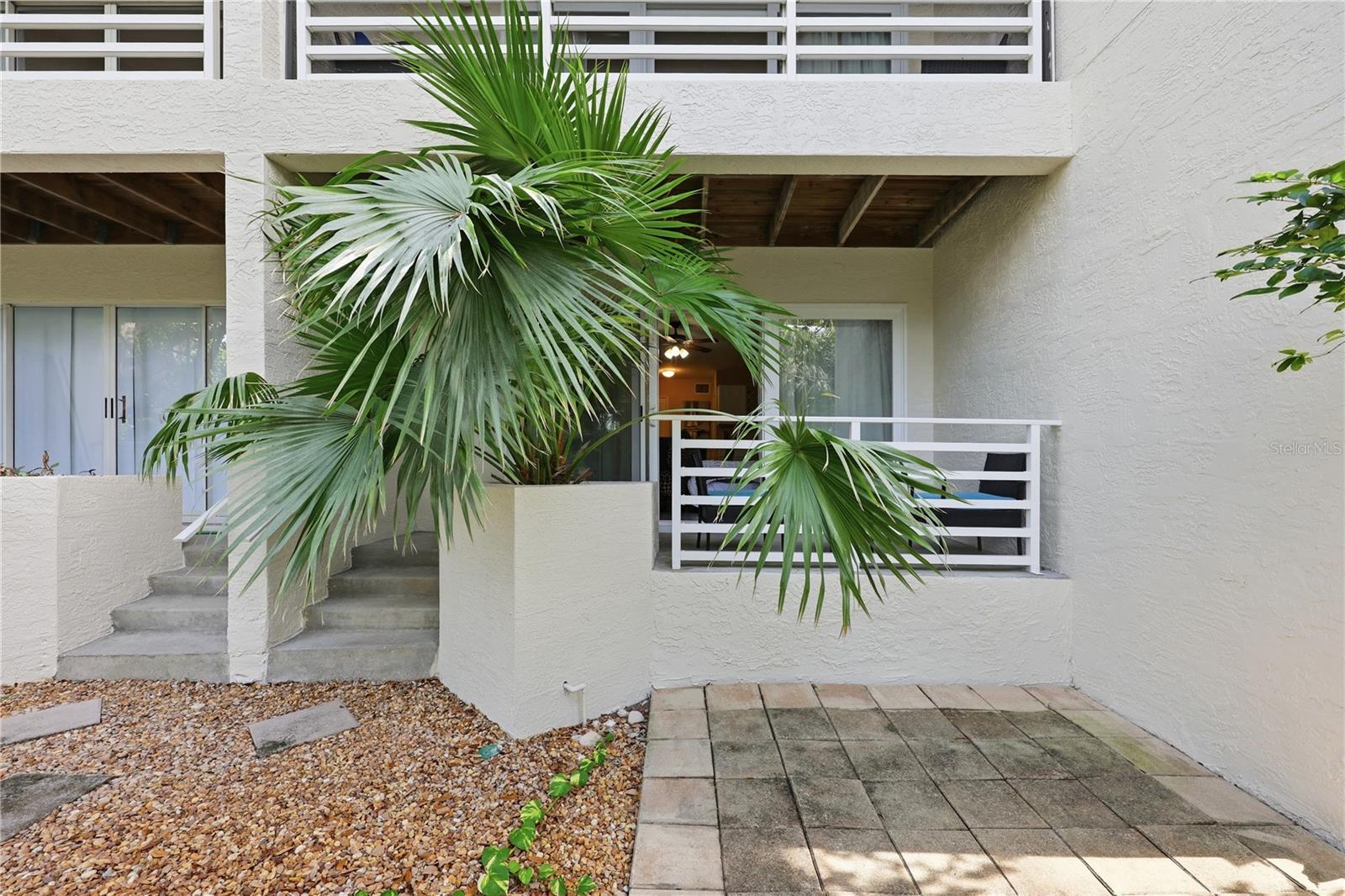 1st floor balcony porch