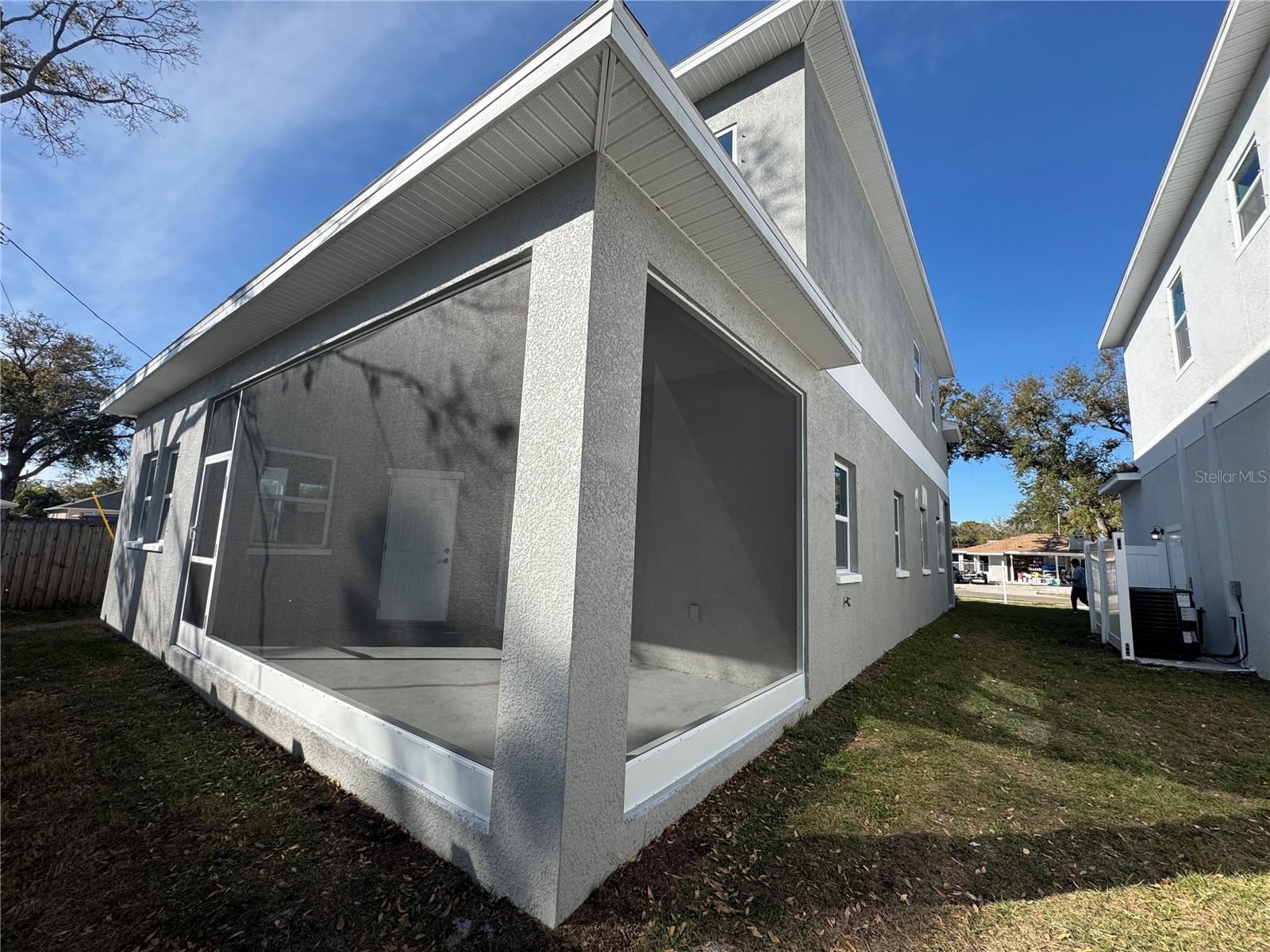 Lanai is now screened in