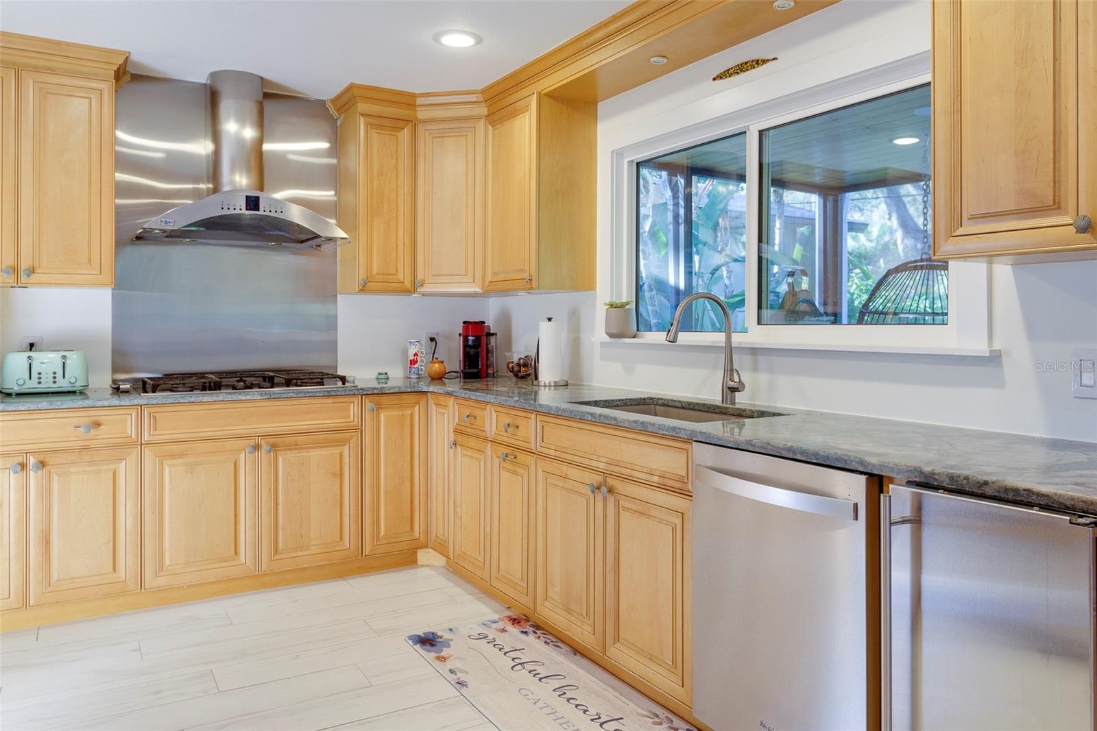 Vented hood and gas-top range, even an ice maker.