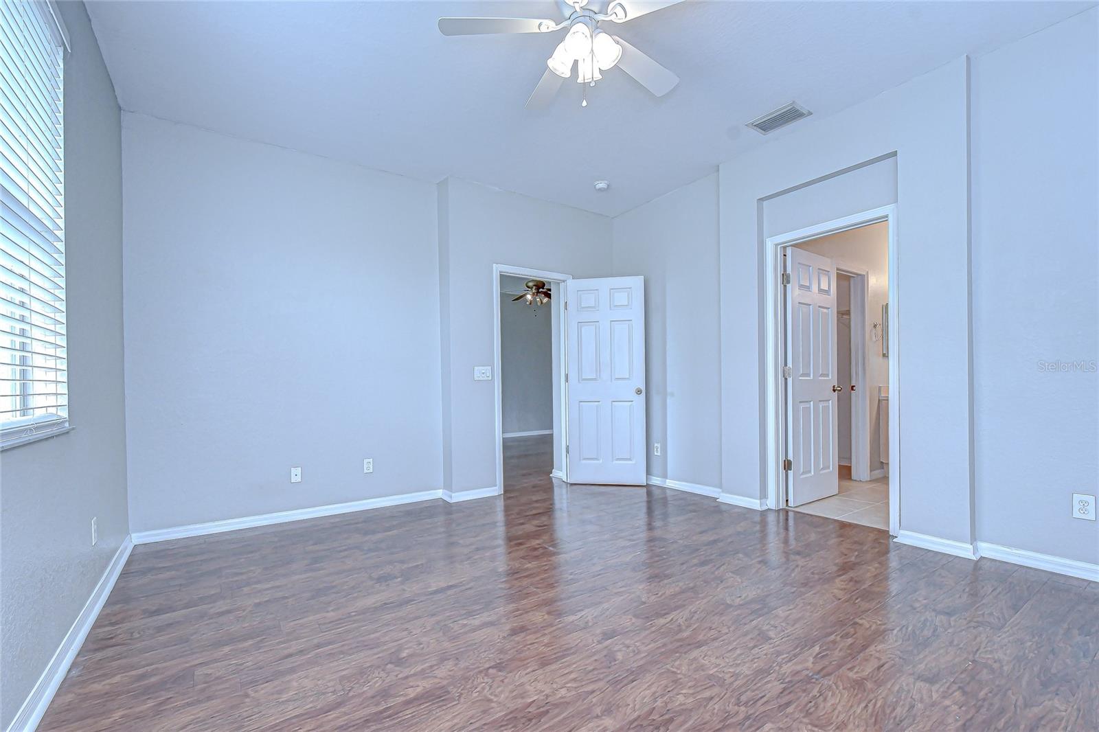 Primary suite with high cielings!