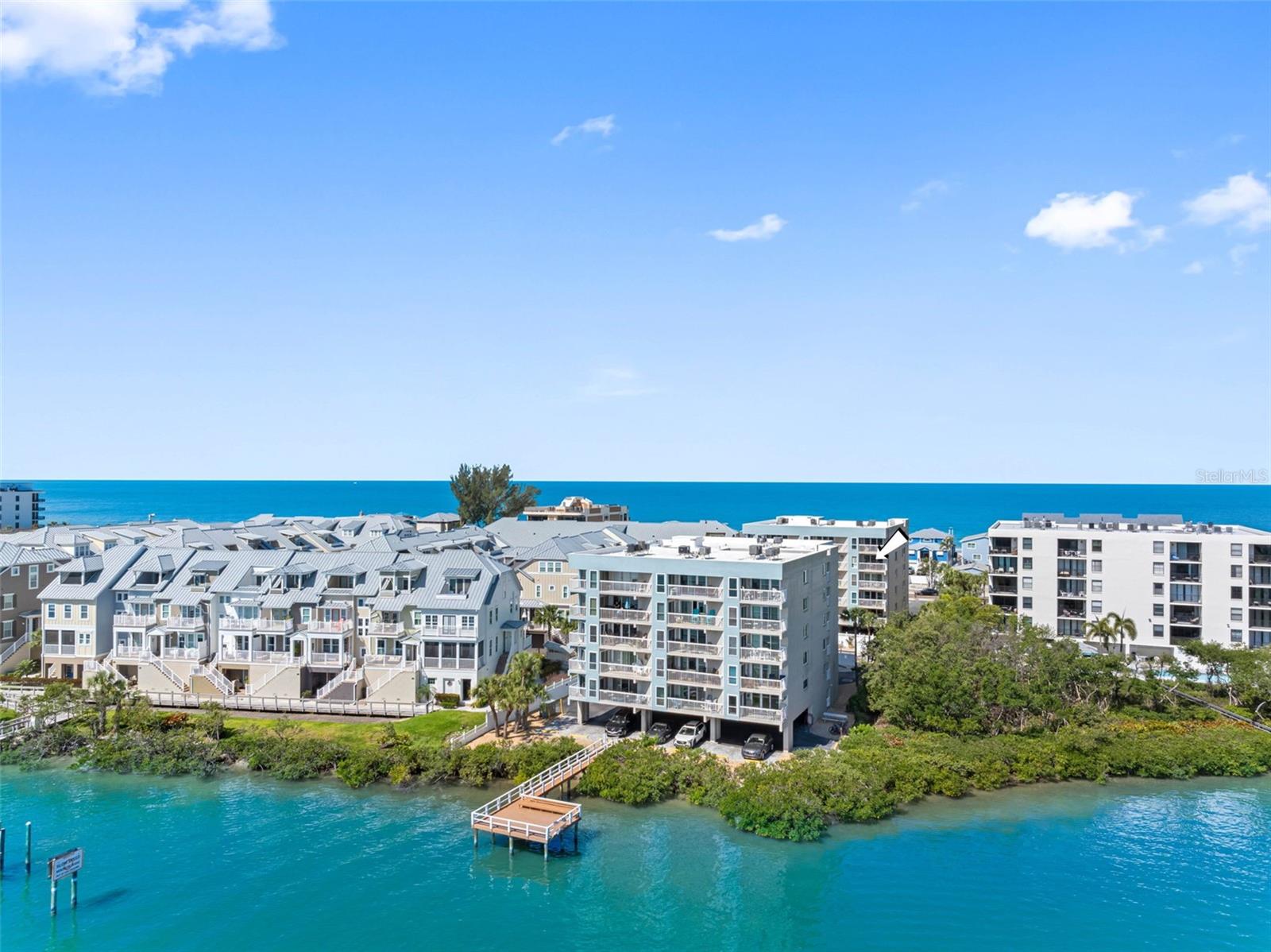 Peir avalable for fishing or boating