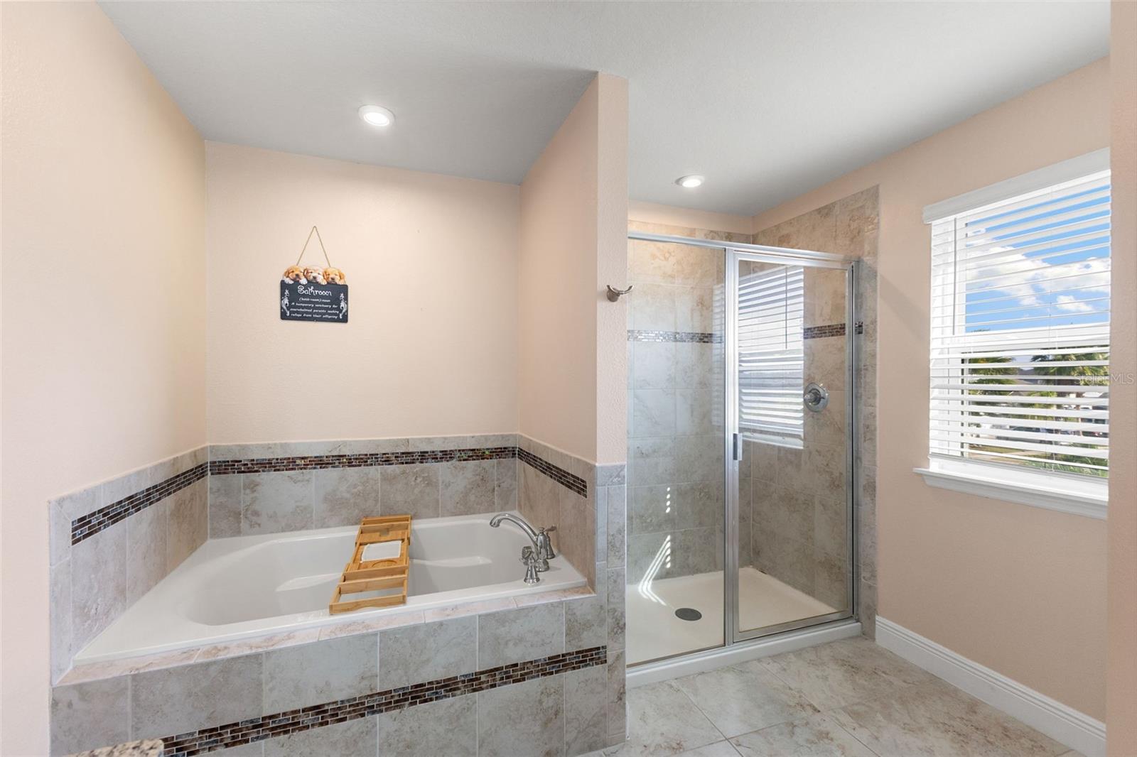 Owner's en-suite with separate shower and soaker tub
