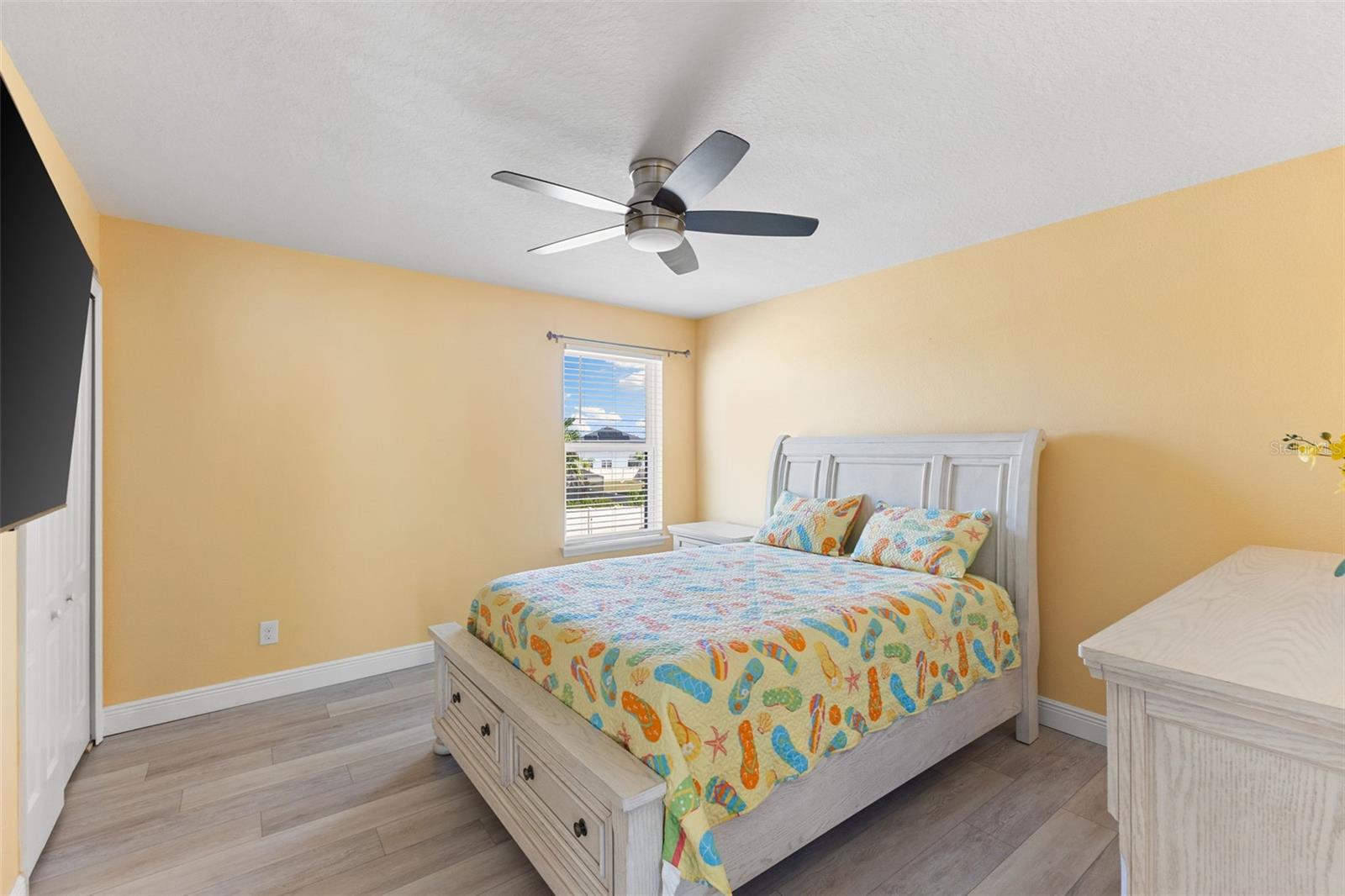 Upstairs 2nd bedroom