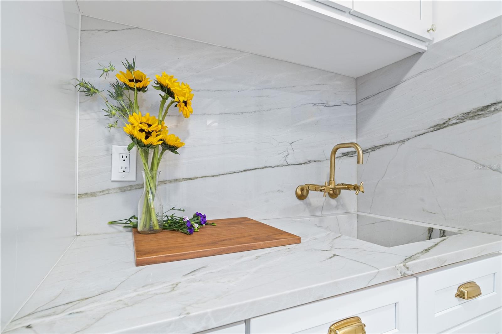 Marble backsplash and integrated sink