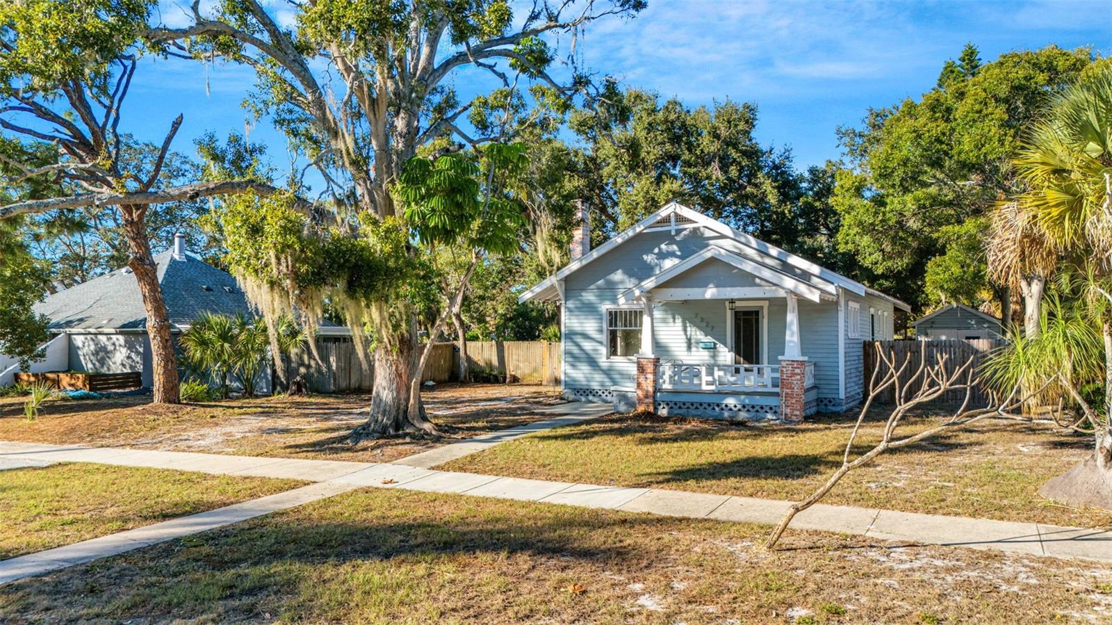 Front has a lovely yard and sidewalks, cobblestone streets