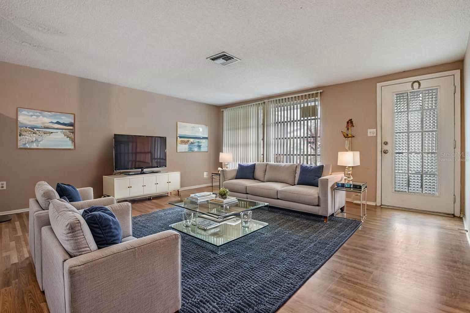 This photo has been Virtually Staged.