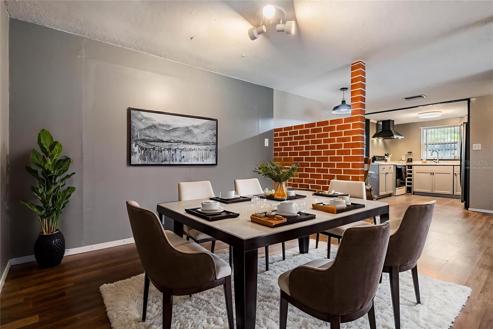 This photo has been Virtually Staged.