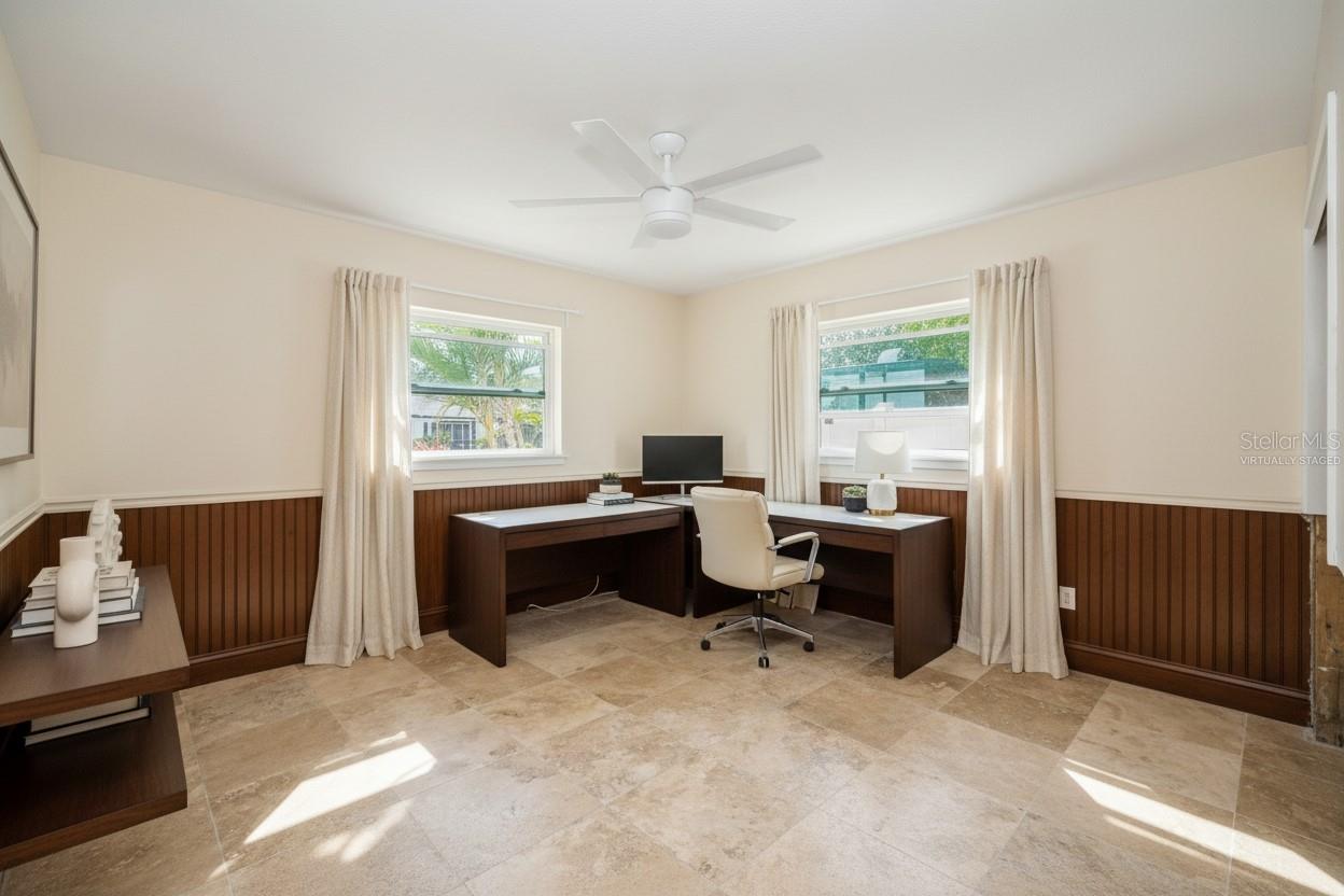 Home office Virtually Staged