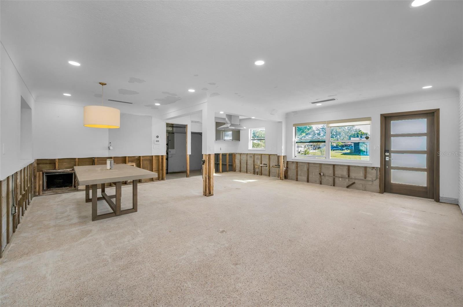 Dining /kitchen combo