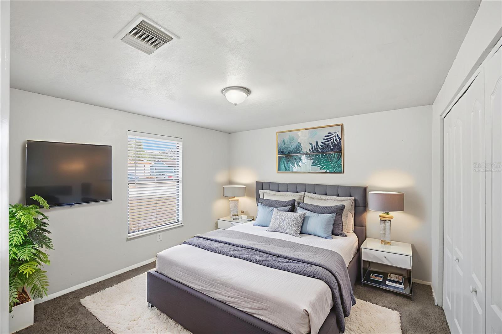 This photo has been Virtually Staged.