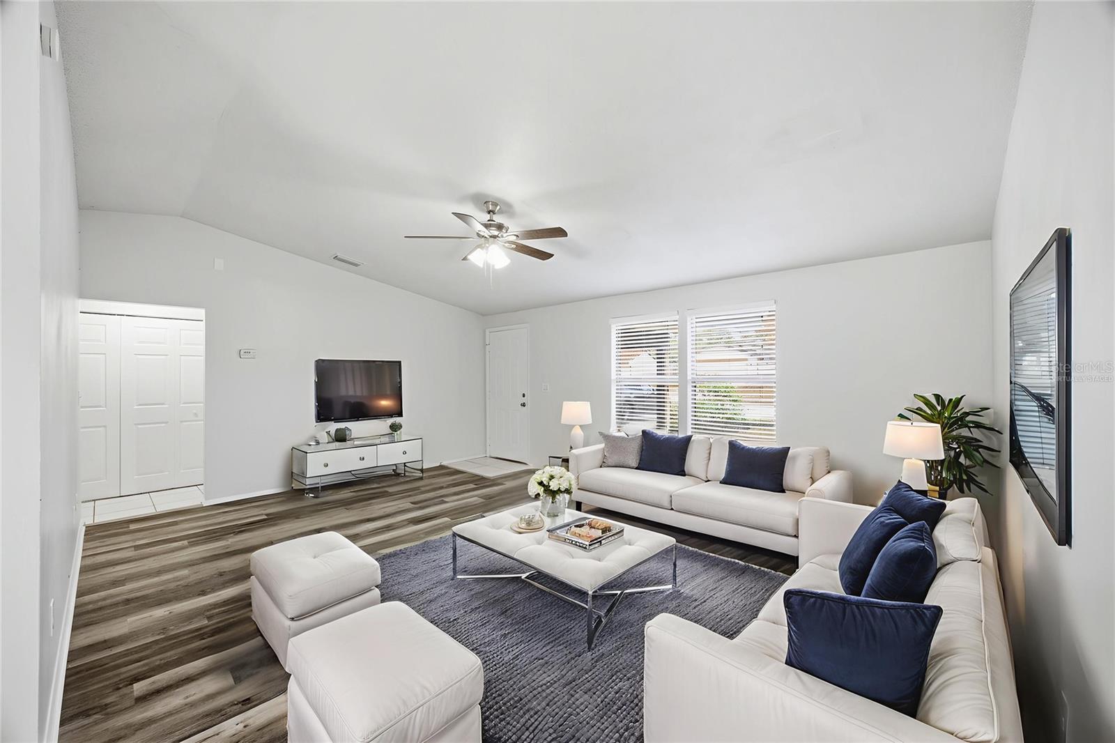 This photo has been Virtually Staged.