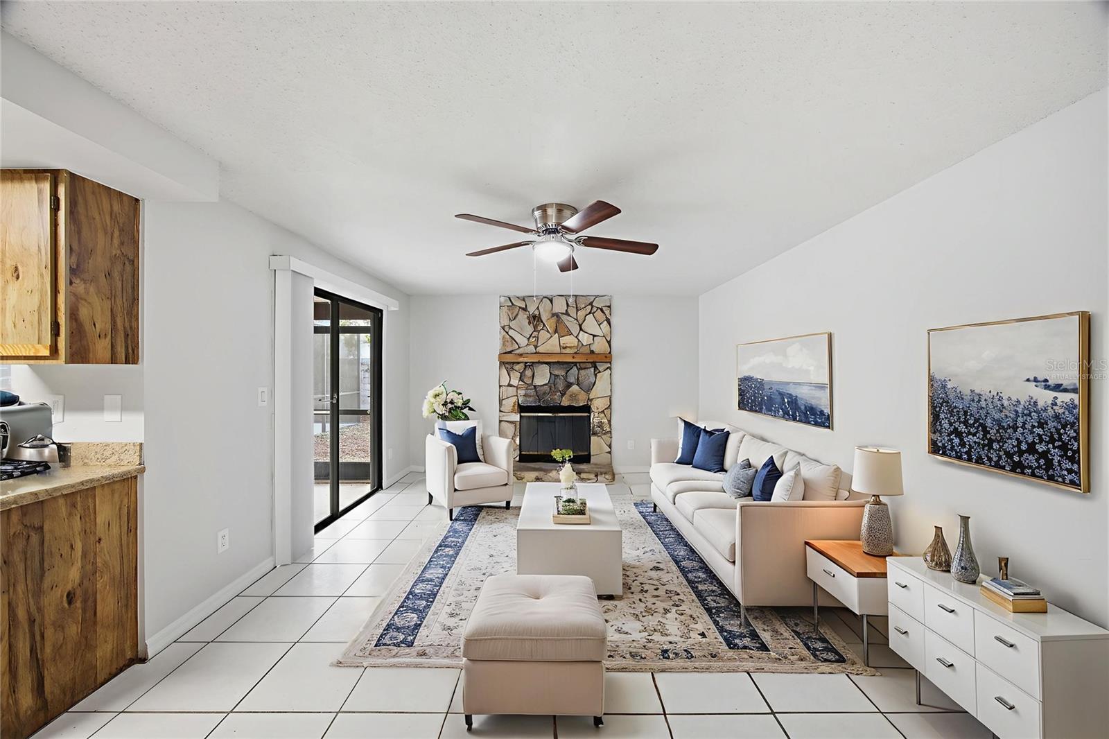 This photo has been Virtually Staged.