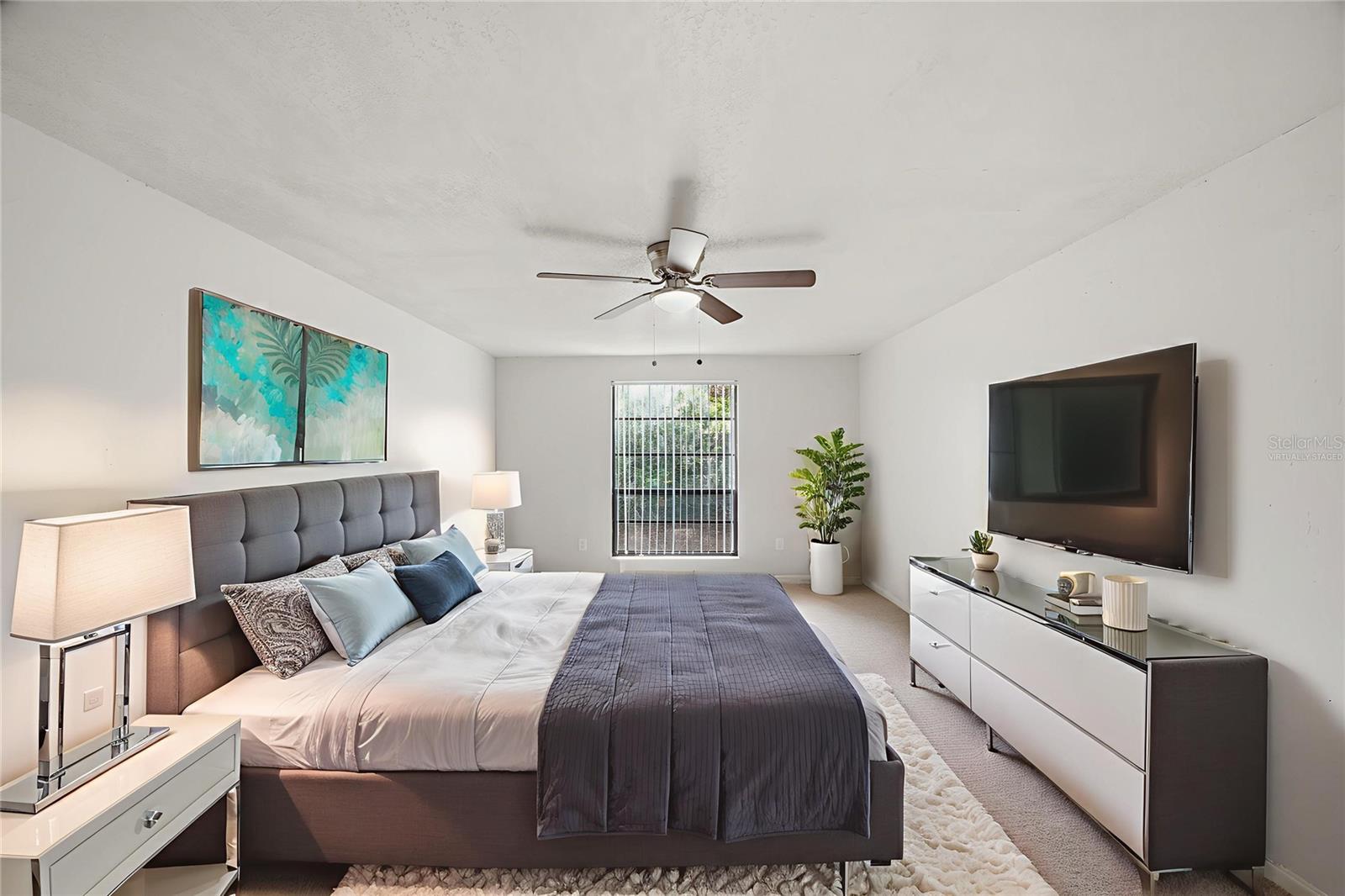 This photo has been Virtually Staged.