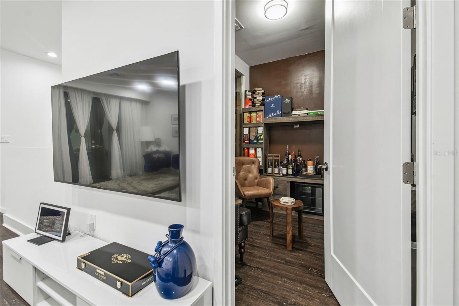 Cigar, Spirit, Wine Room - 3rd Level