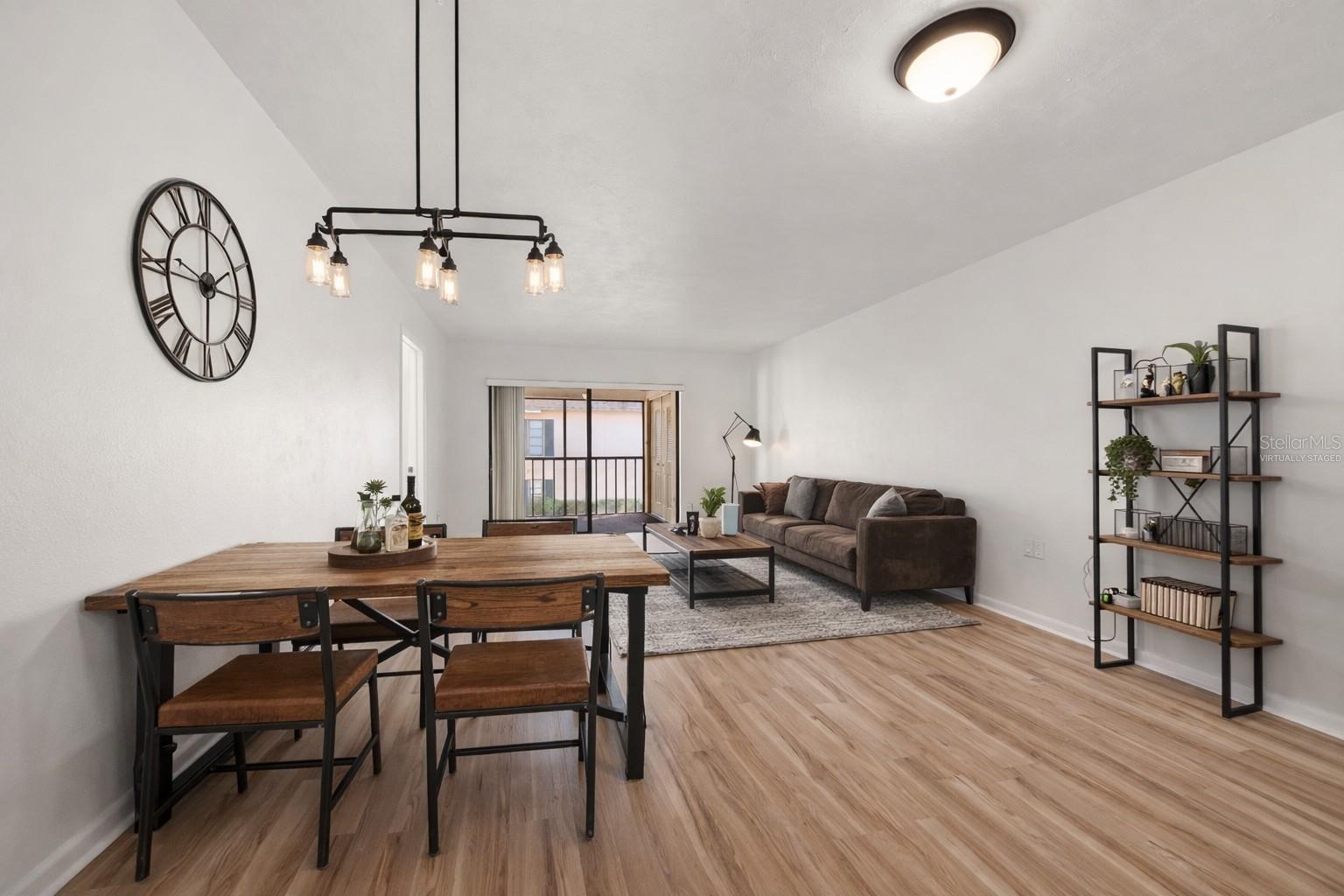 Virtually staged Livingroom / Diningroom Combination room