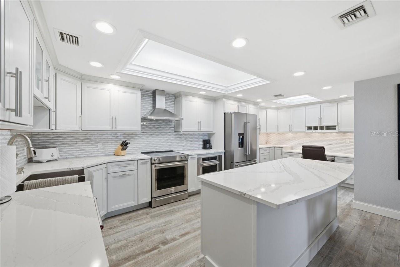 New New New!!! Gleaming and spacious!  Check out the desk area on the left- the Laundry room is next to this area.