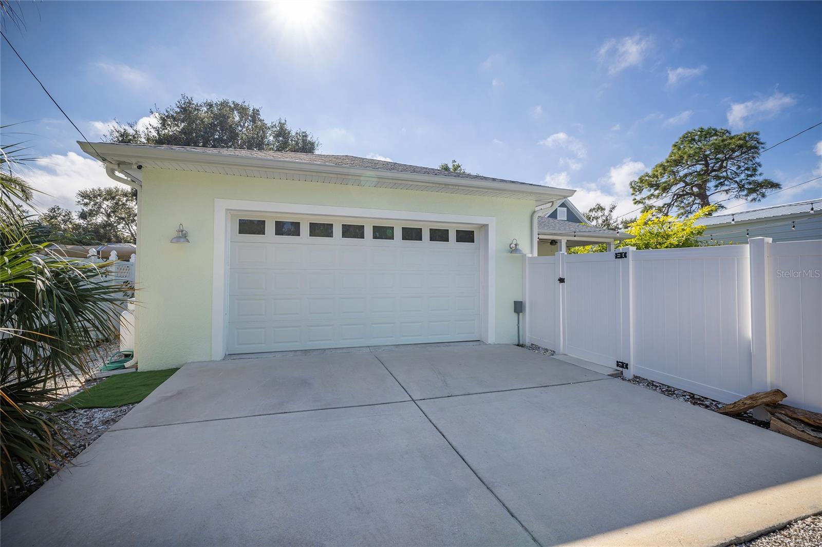 2 Car Garage with alley access