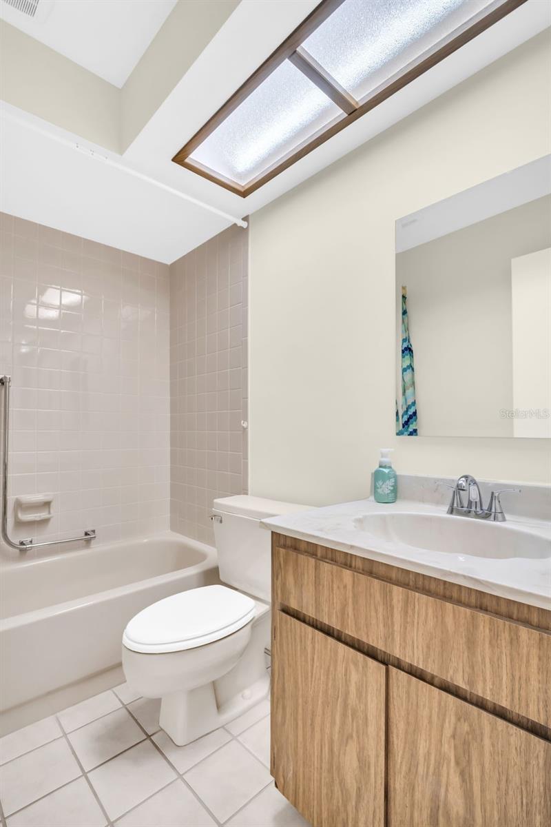 Hall bath between the 2nd bedroom & main living with tub/shower combo~