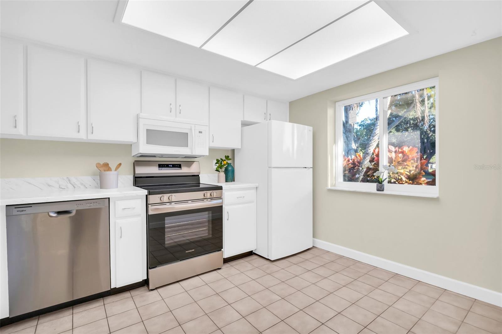 Brand new hurricane-impact window and new refrigerator in 2023~