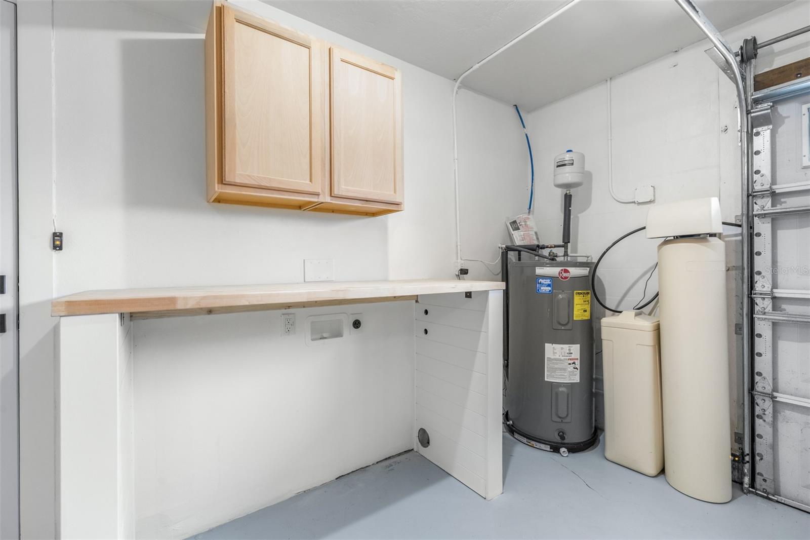 1 car garage & washer/dryer area