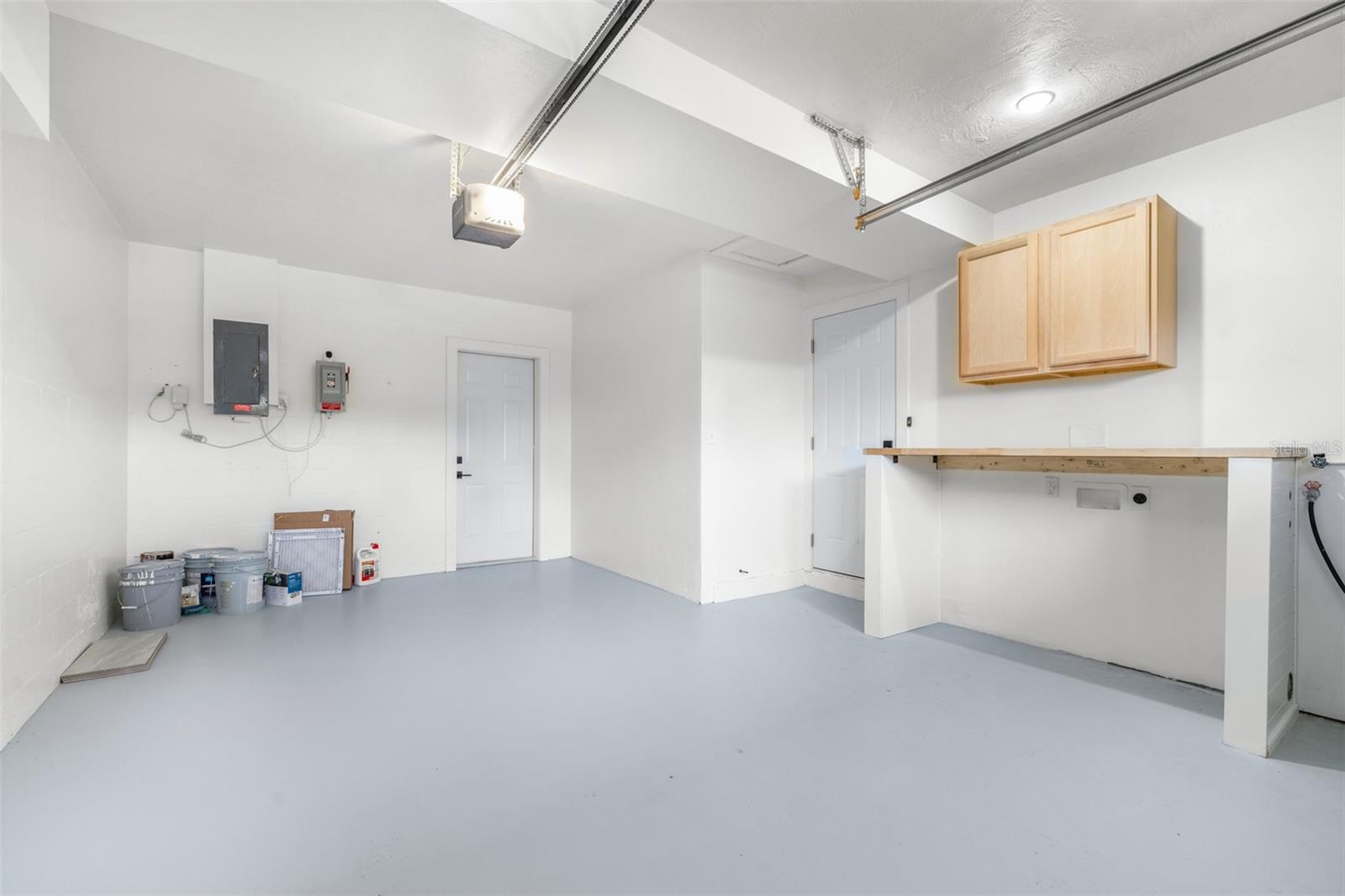 1 car garage & washer/dryer area