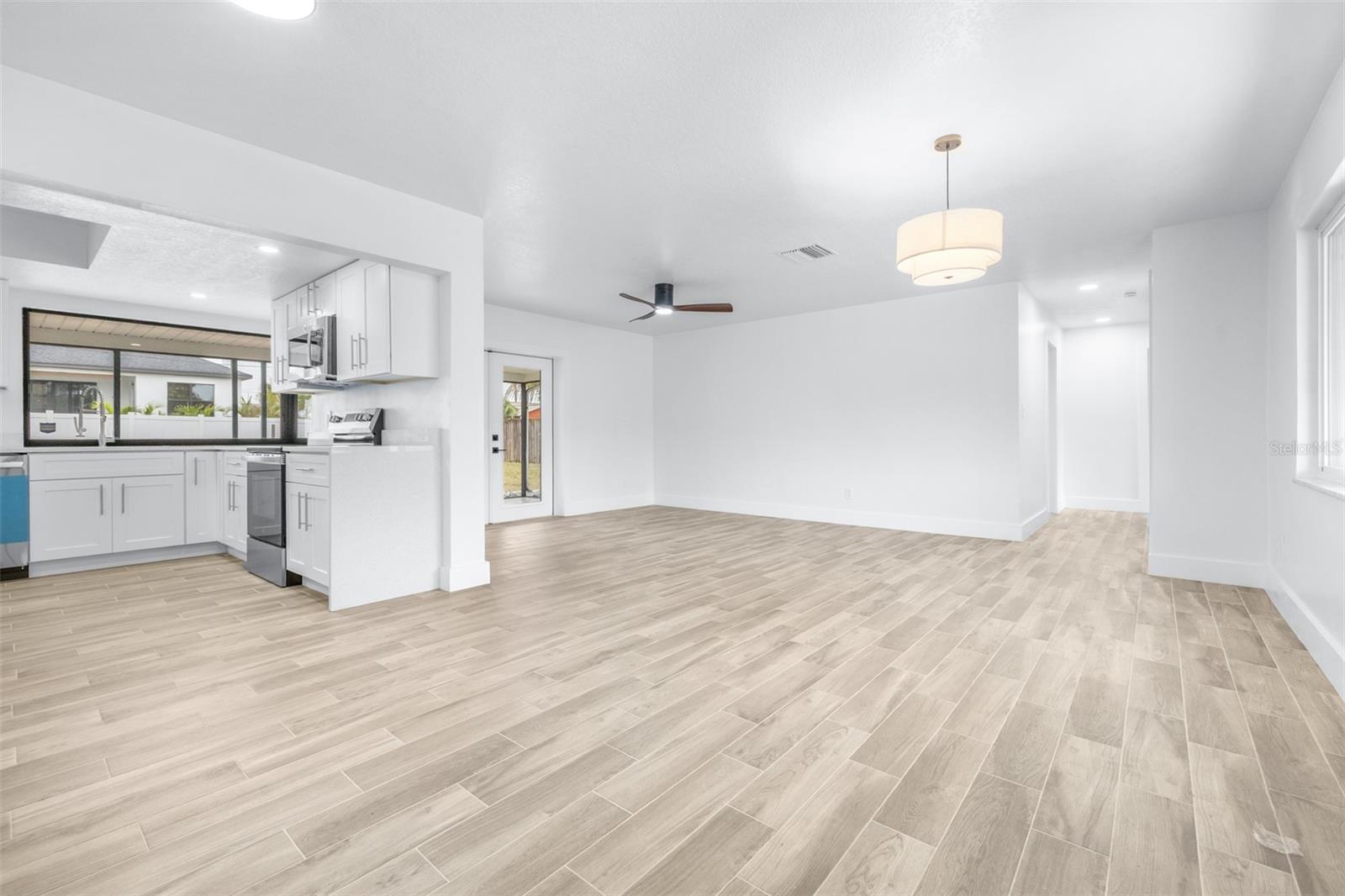 Dining Room 8x12 & Living Room 8x13