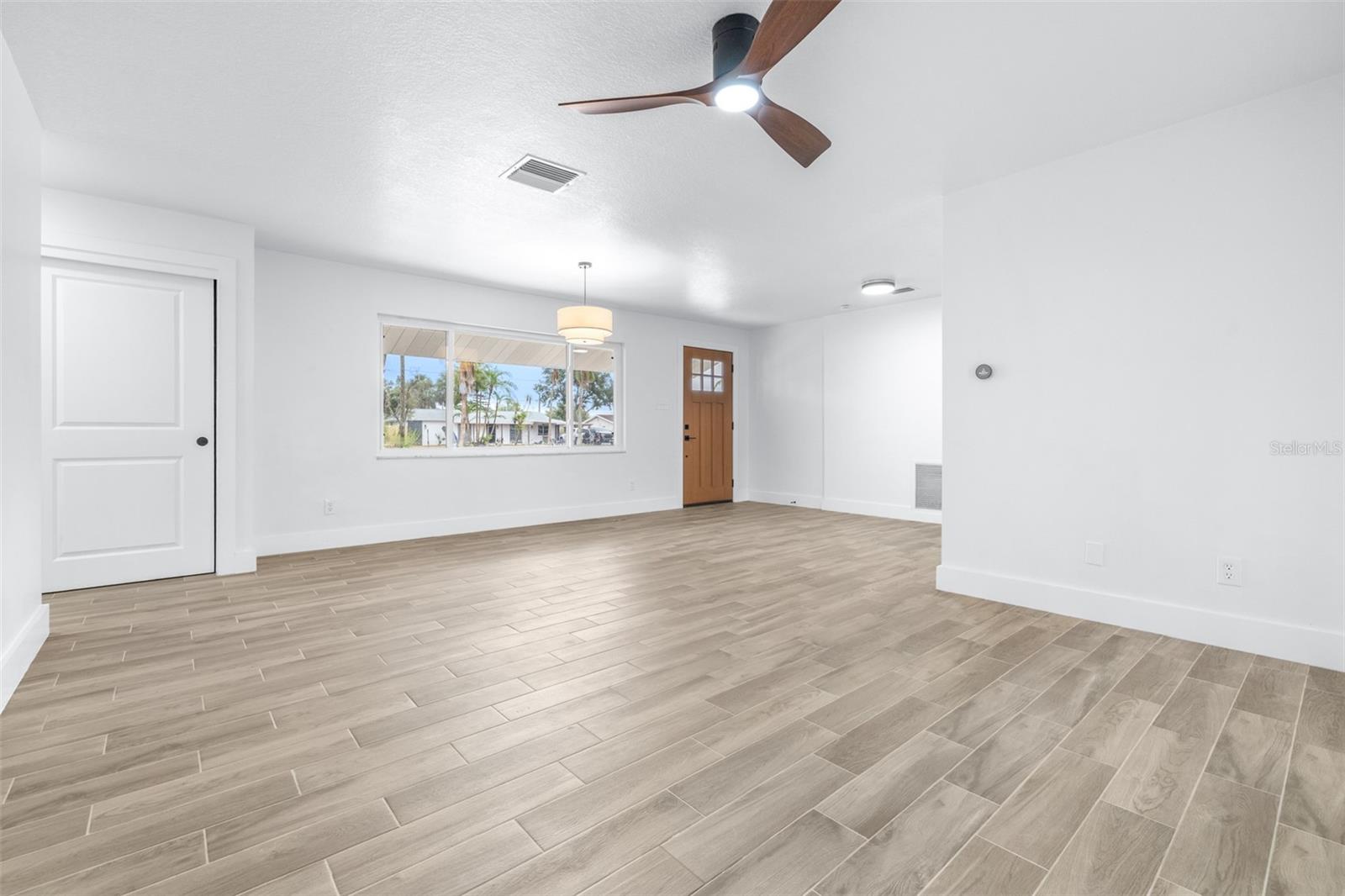 Dining Room 8x12 & Living Room 8x13