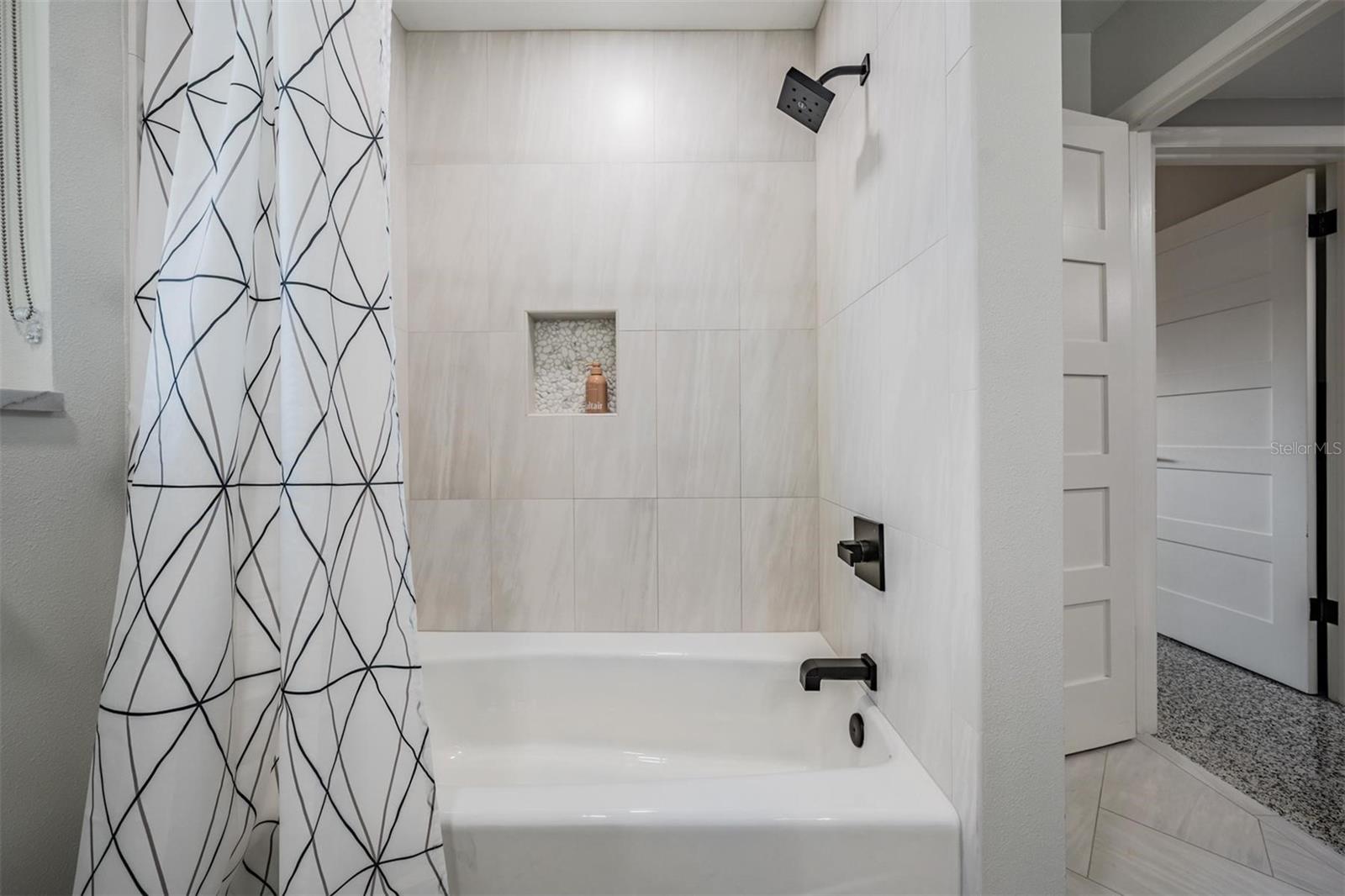 Full tub in guest bath