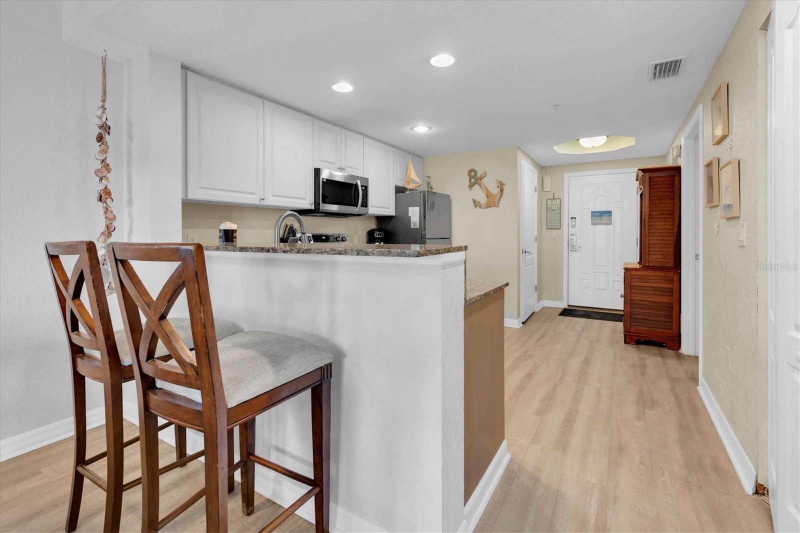 kitchen breakfast bar