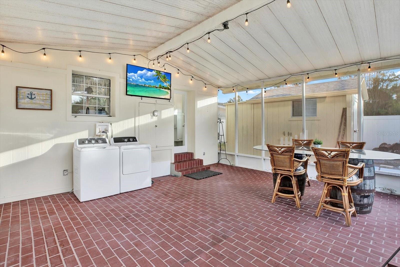 Huge Screened-In Patio