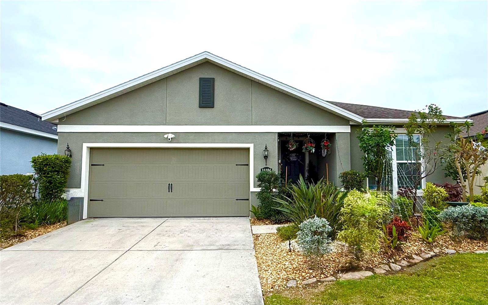 Beautifully landscaped exterior front