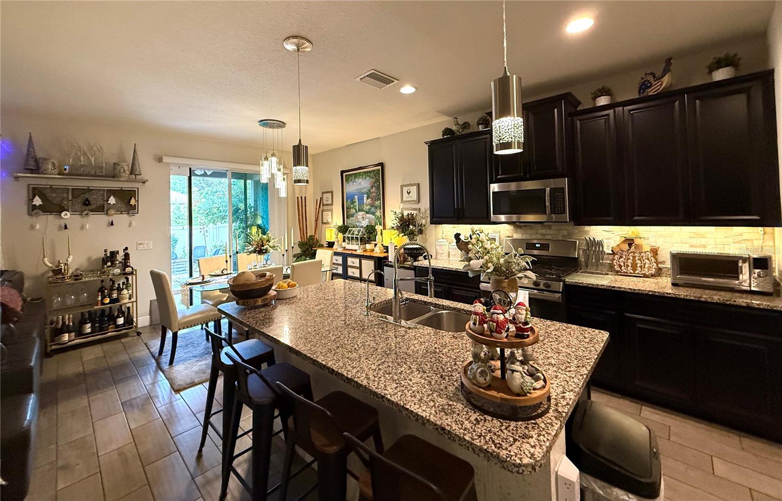 Gourmet Kitchen with Island n granite counters