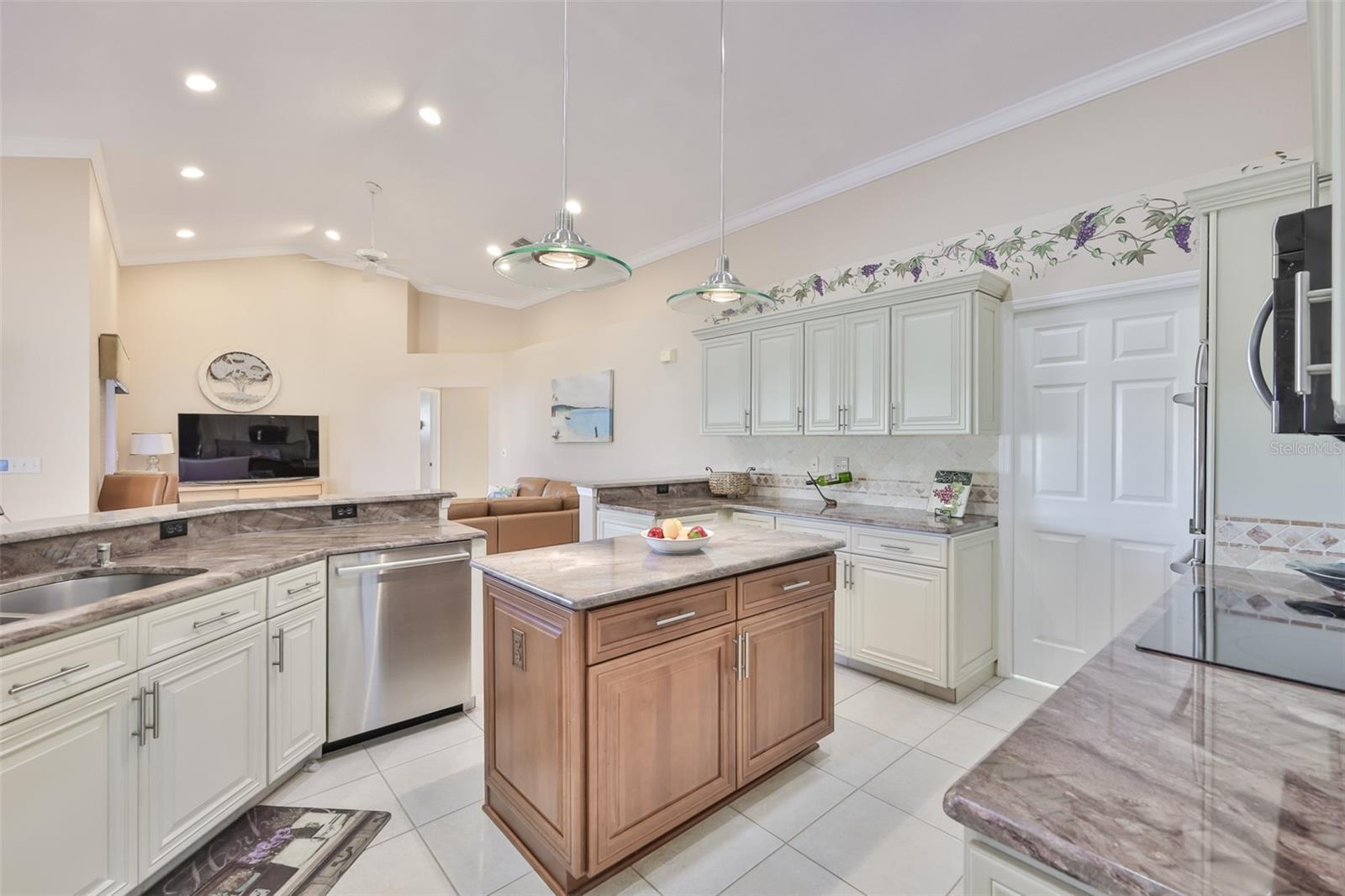 Updated Kitchen, SS Appliances, Double Wall Oven, Prep Island