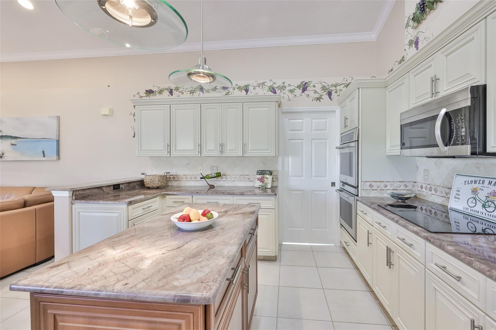 Updated Kitchen, SS Appliances, Double Wall Oven, Prep Island