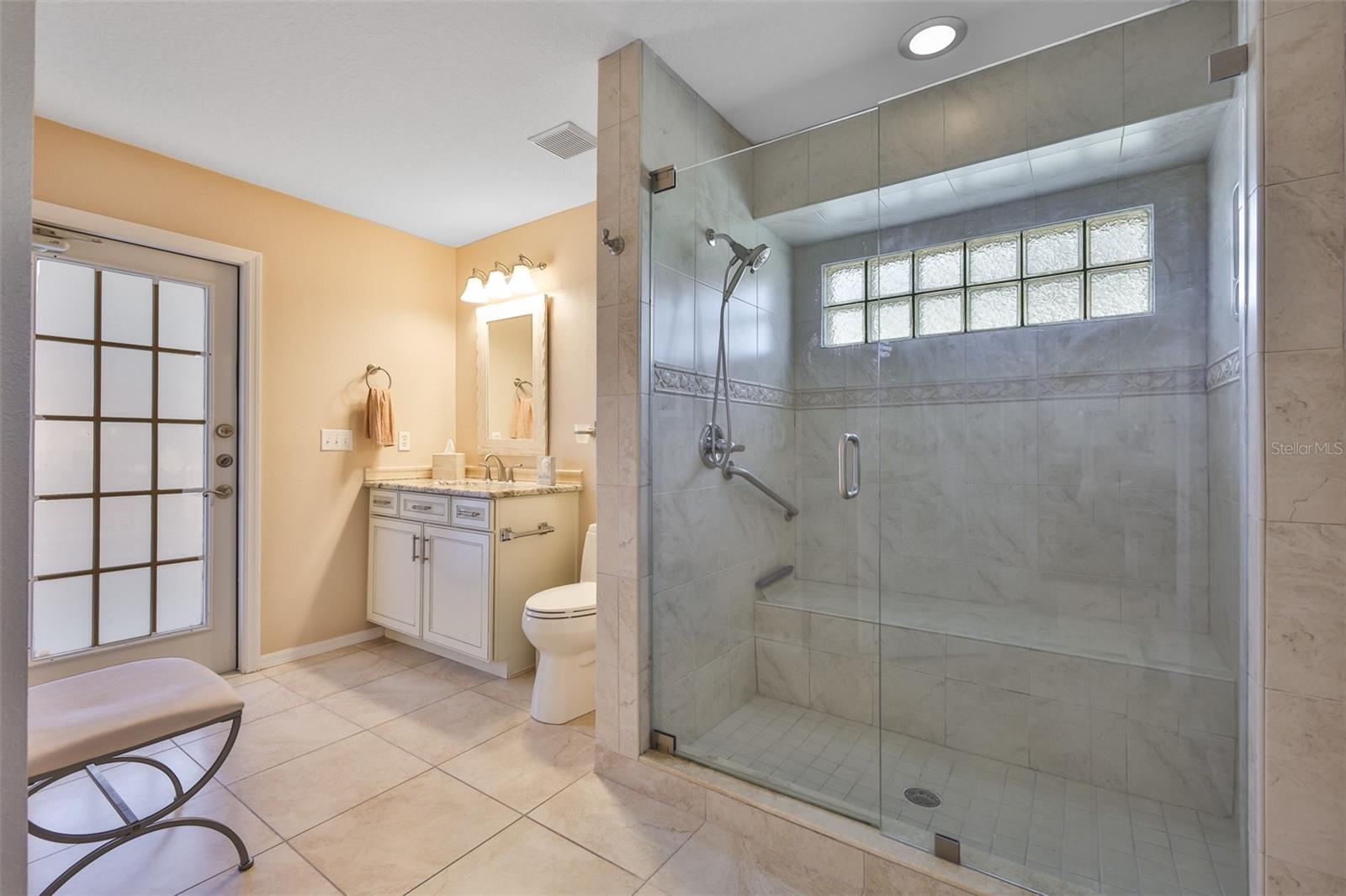 Updated Guest Bath, Lovely Tiled Walk-In Shower & Bench, Pool Bath